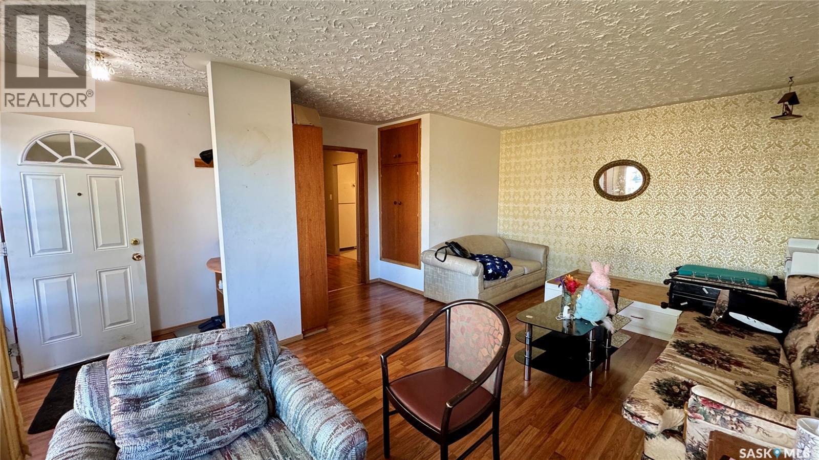 115 1St Street, Davidson, SK - Indoor