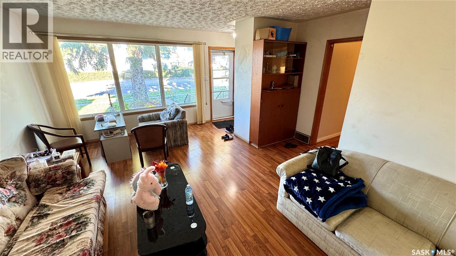 115 1St Street, Davidson, SK - Indoor