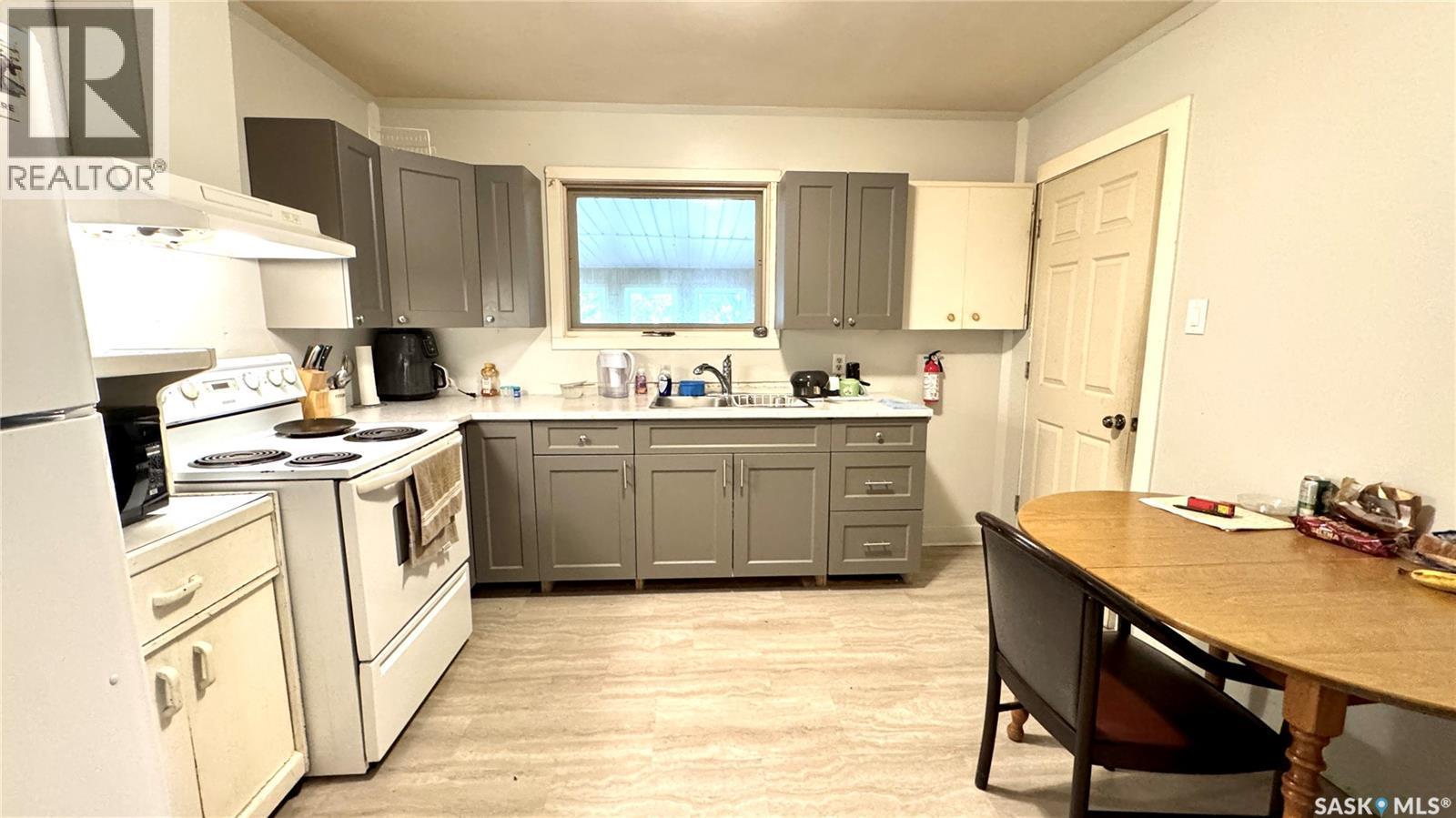 115 1St Street, Davidson, SK - Indoor Photo Showing Kitchen