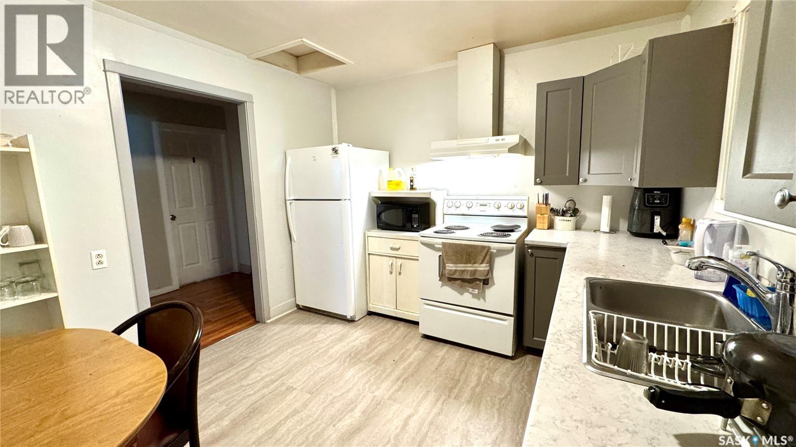 115 1St Street, Davidson, SK - Indoor Photo Showing Kitchen