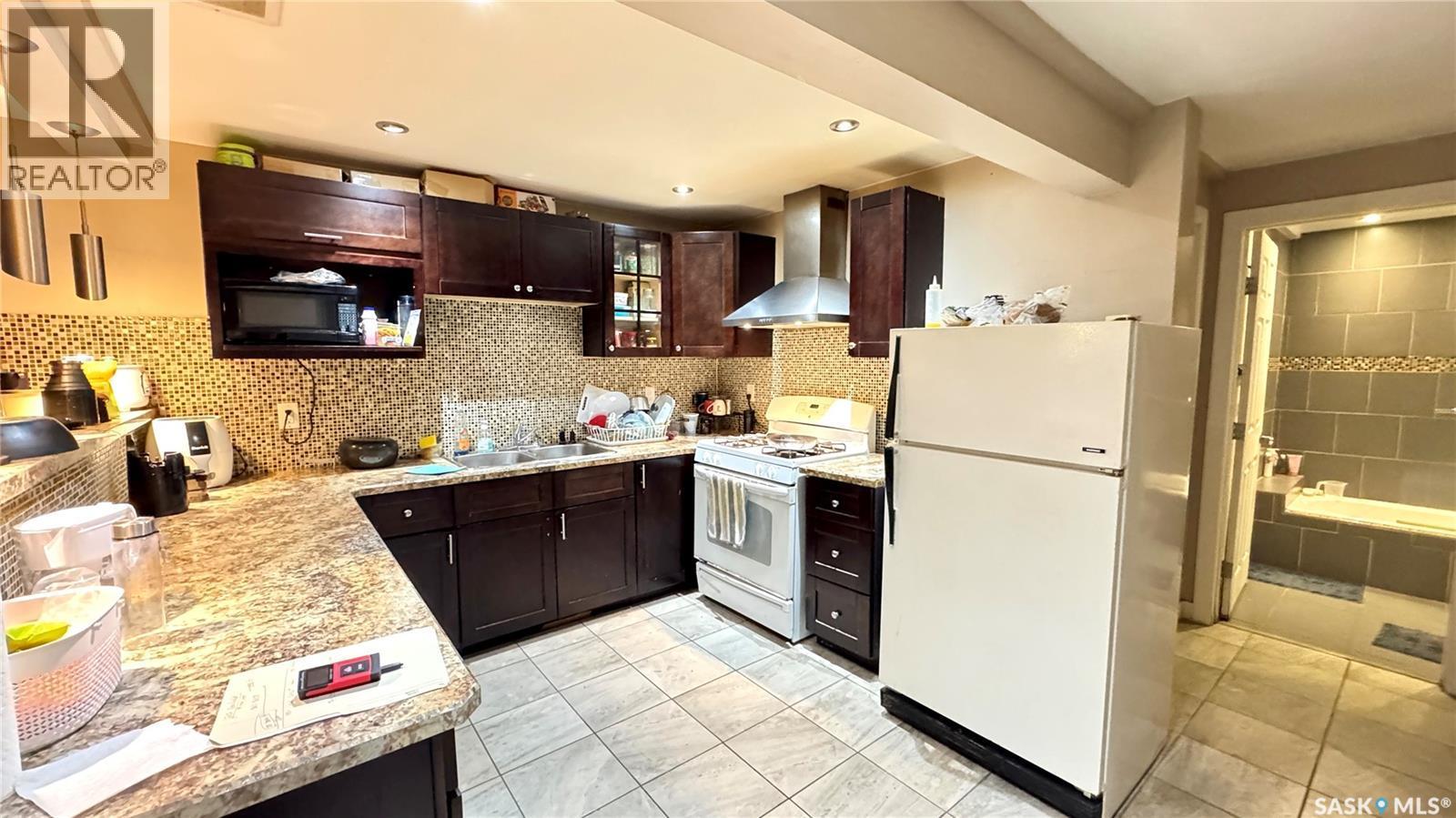115 1St Street, Davidson, SK - Indoor Photo Showing Kitchen With Double Sink