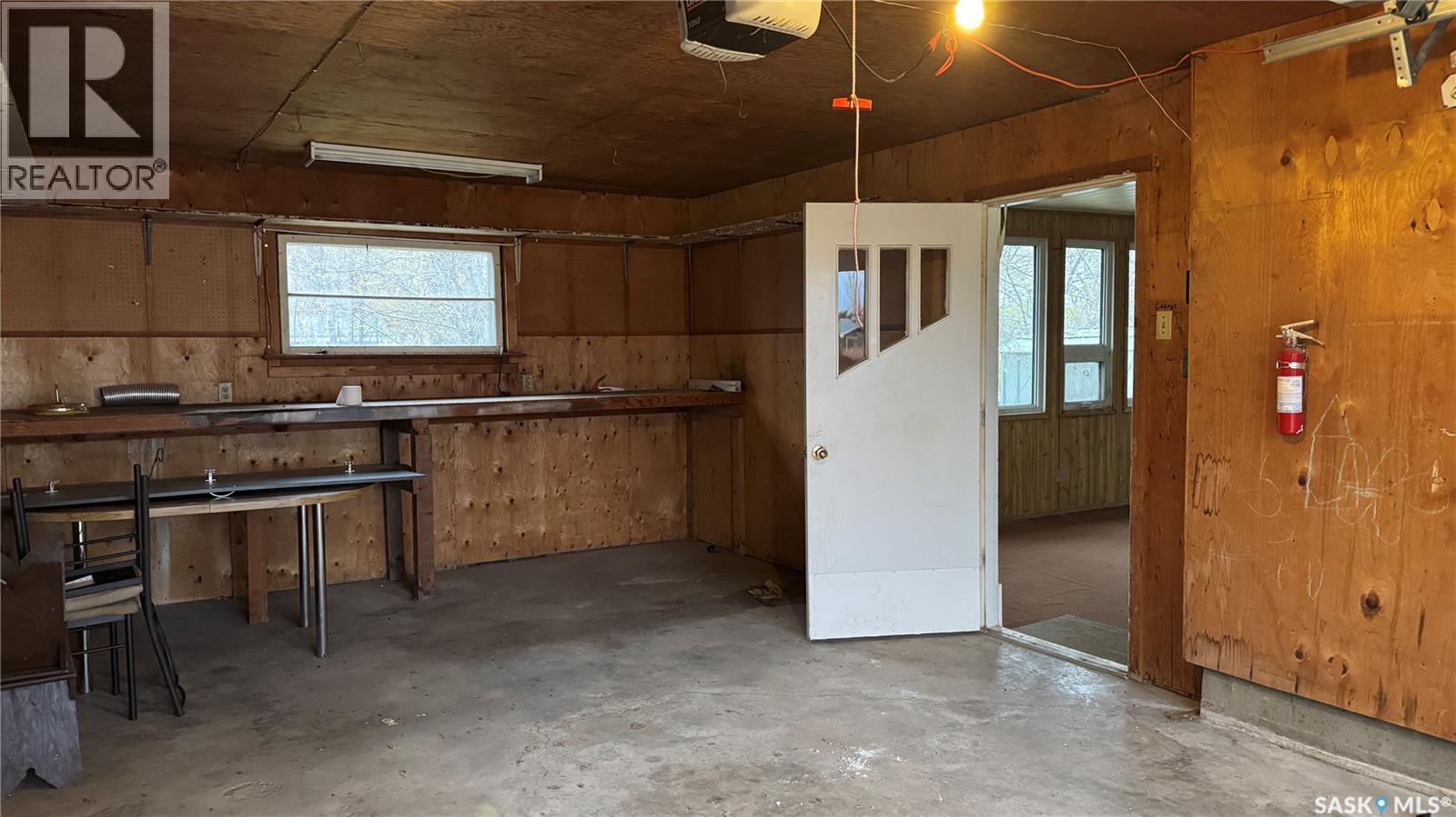 115 1St Street, Davidson, SK - Indoor