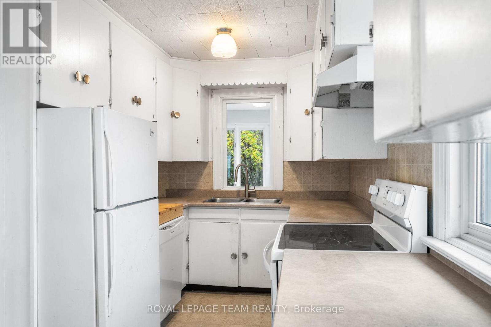 266 Daniel Street S, Arnprior, ON