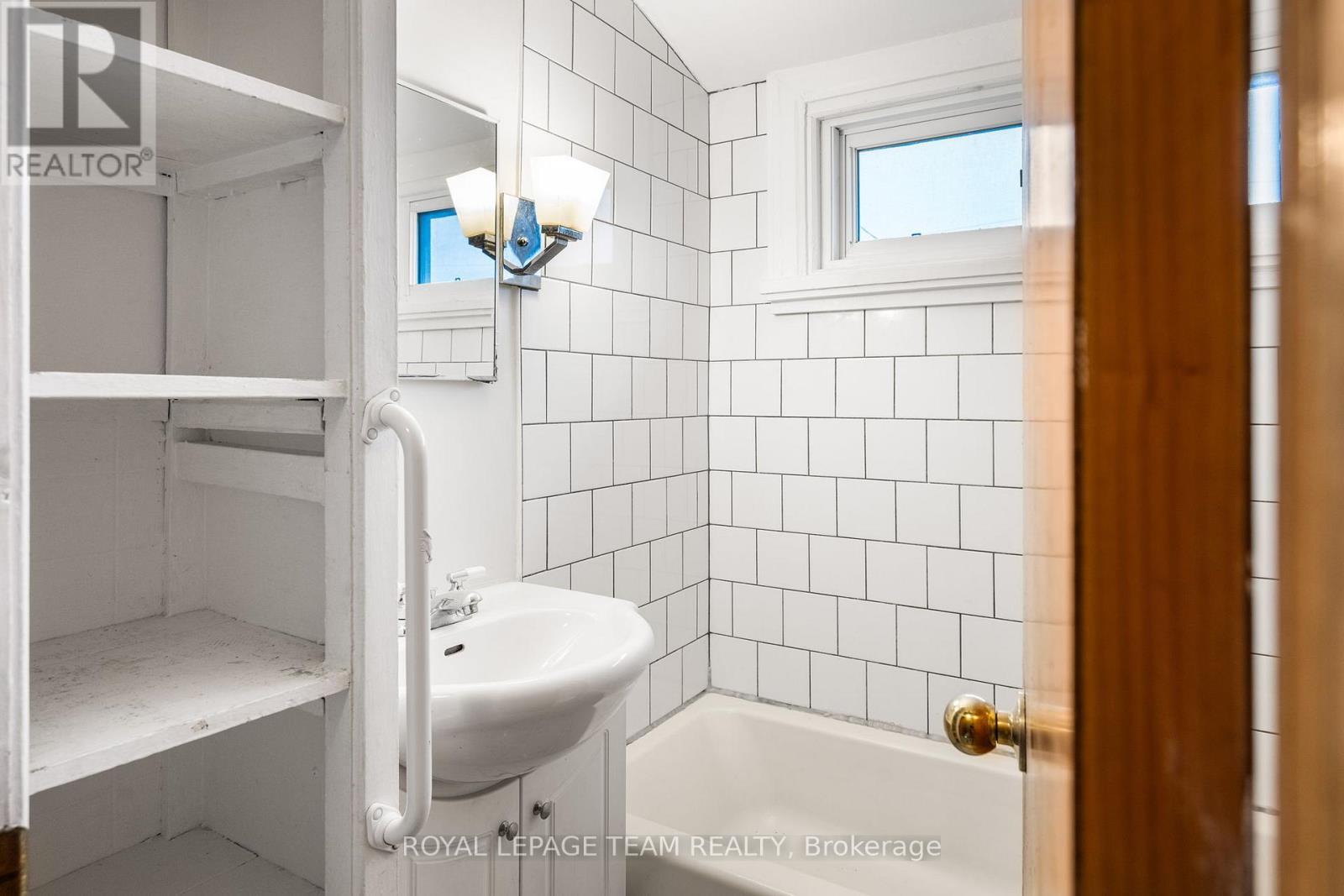 266 Daniel Street S, Arnprior, ON