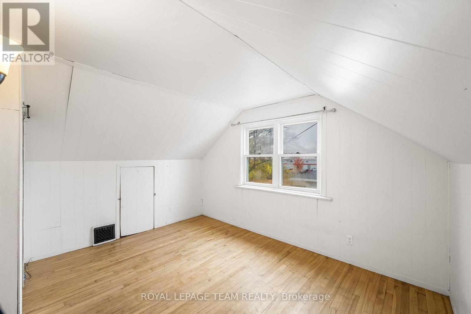 266 Daniel Street S, Arnprior, ON