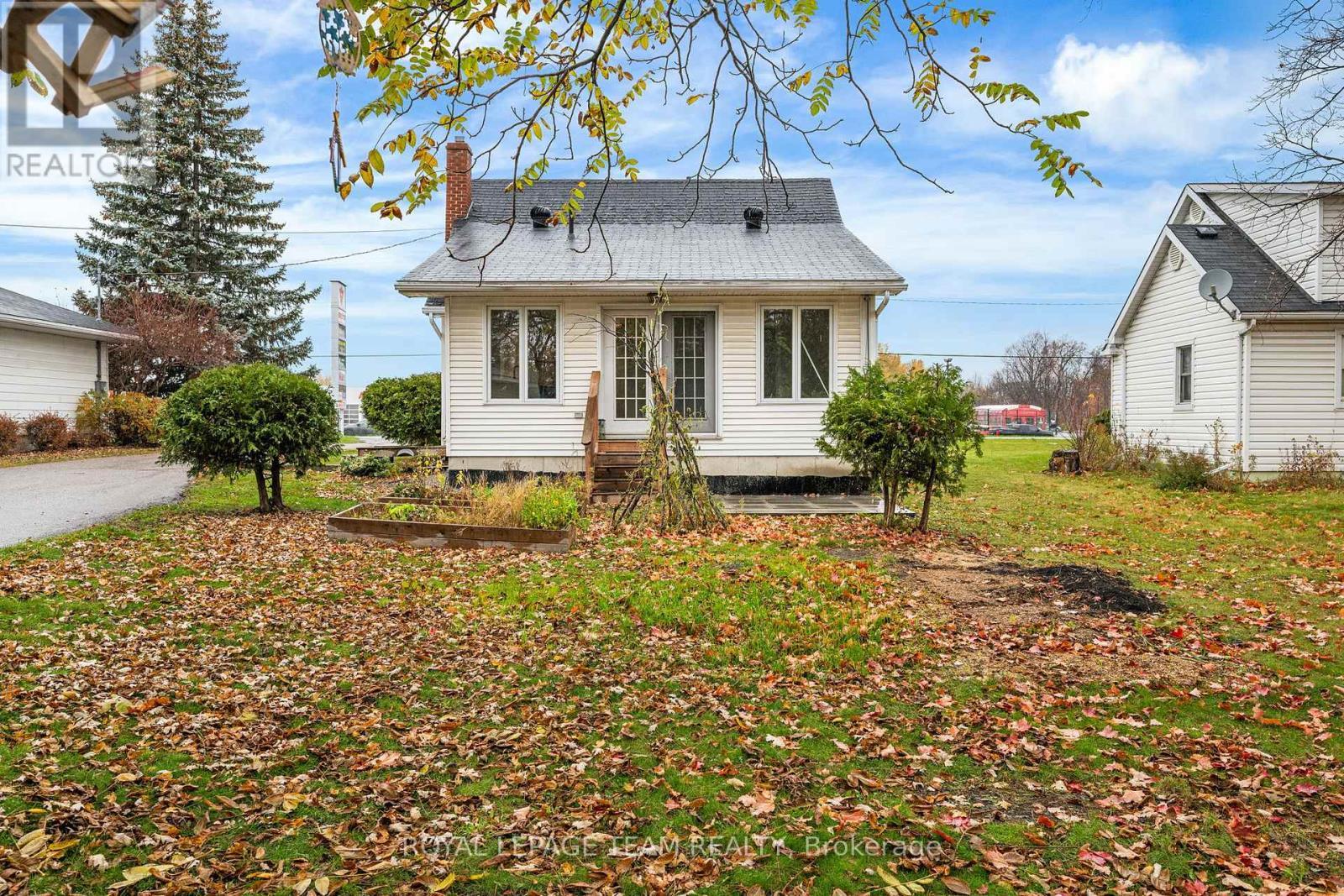 266 Daniel Street S, Arnprior, ON