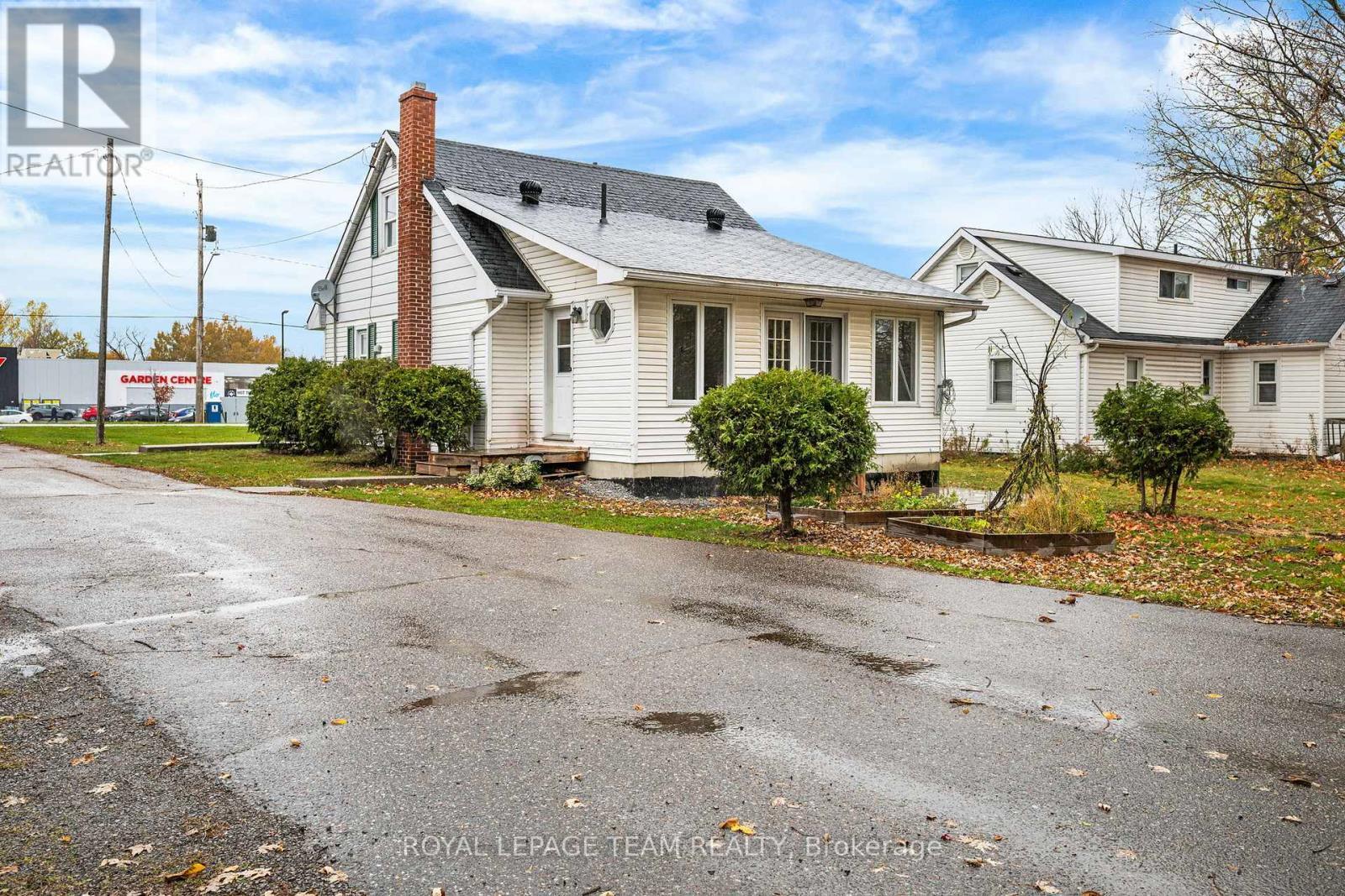 266 Daniel Street S, Arnprior, ON