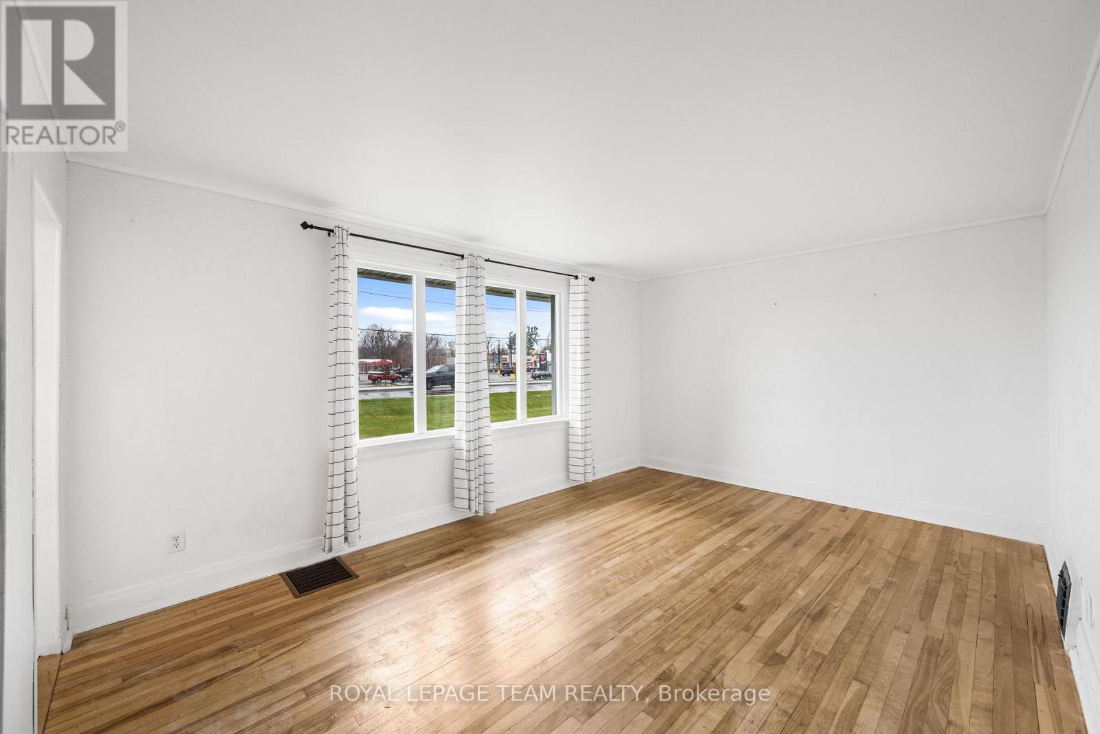 266 Daniel Street S, Arnprior, ON