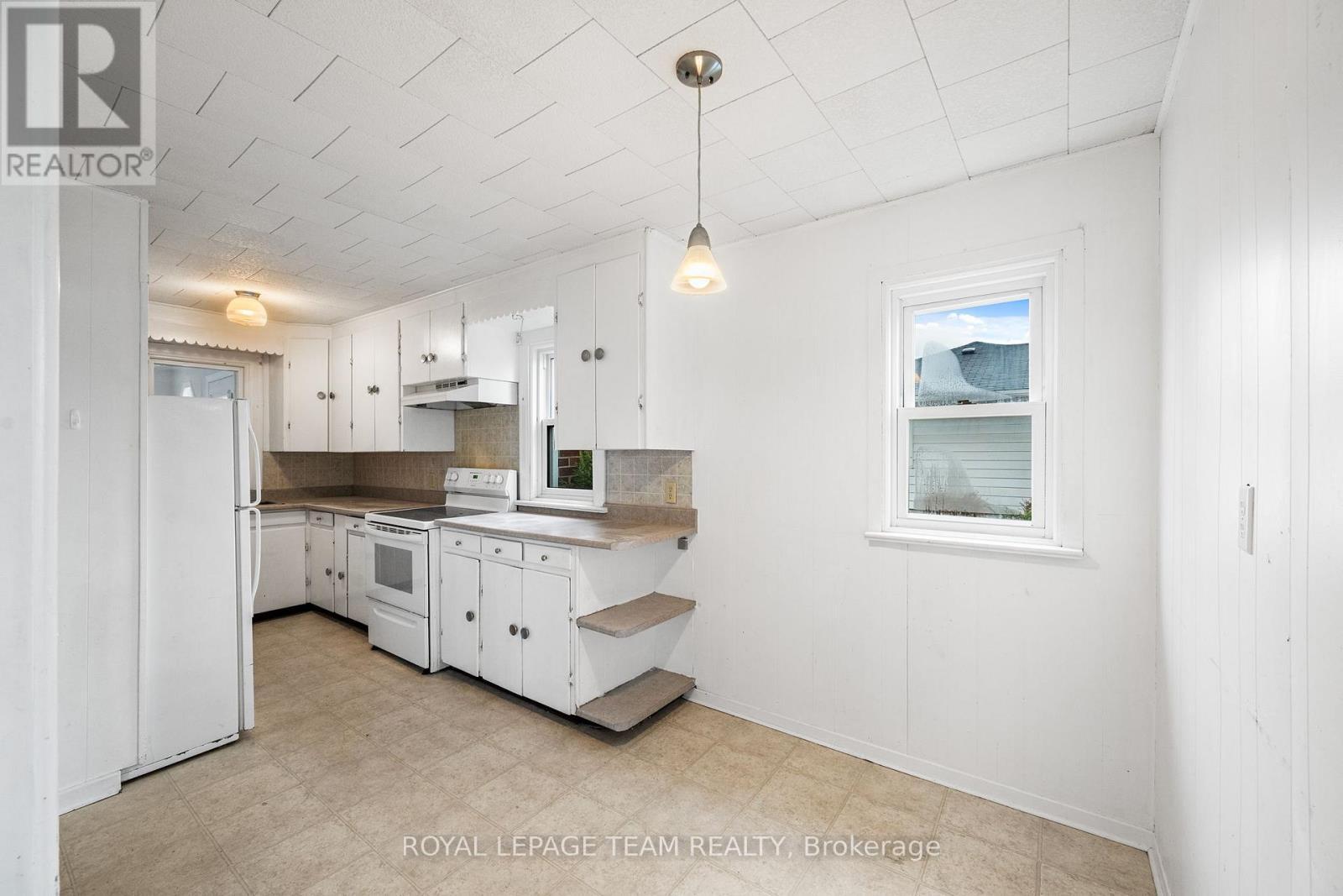 266 Daniel Street S, Arnprior, ON