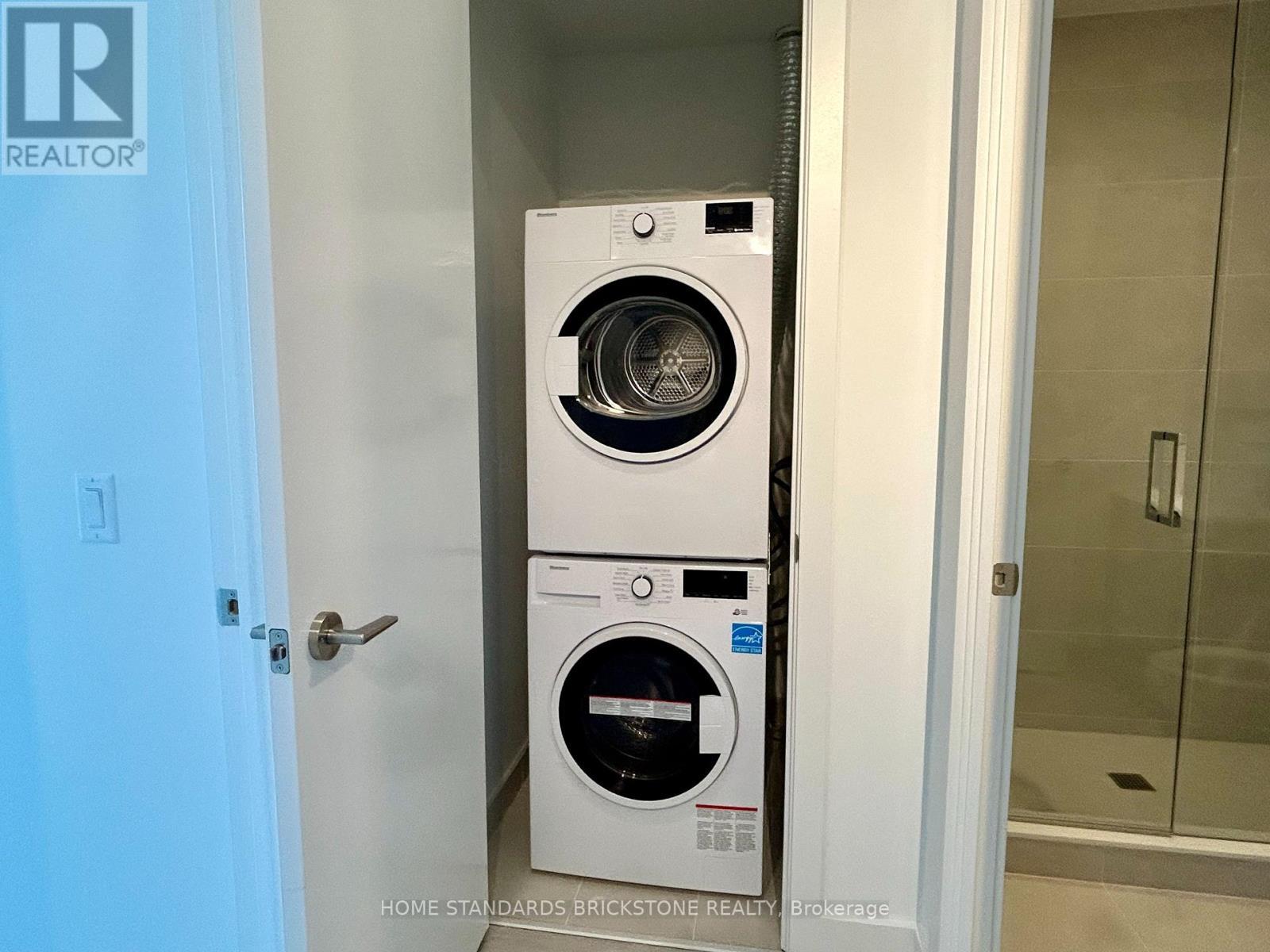 221 - 6 Greenbriar Road E, Toronto, ON - Indoor Photo Showing Laundry Room
