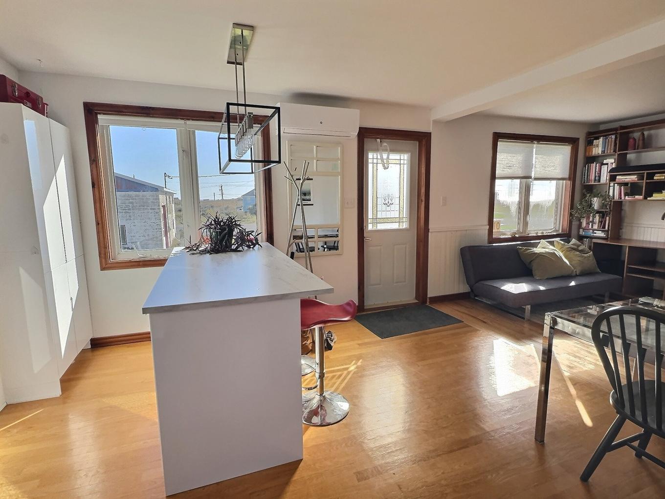 Dining room - 10 Ch. Deveau, Les Îles-De-La-Madeleine, QC - Indoor Photo Showing Living Room