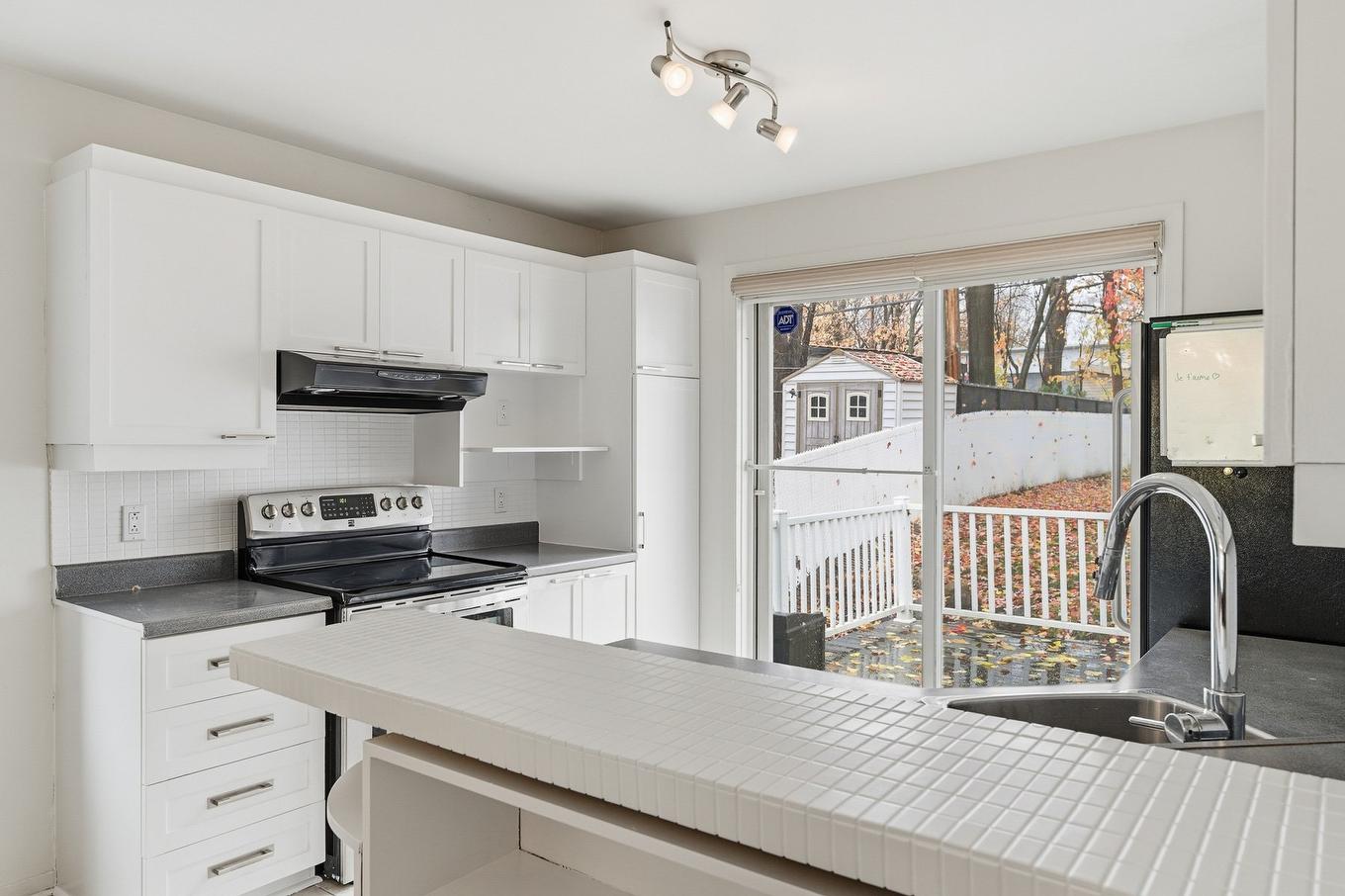 Kitchen - 44 Boul. De La Salette, Saint-Jérôme, QC - Indoor Photo Showing Kitchen