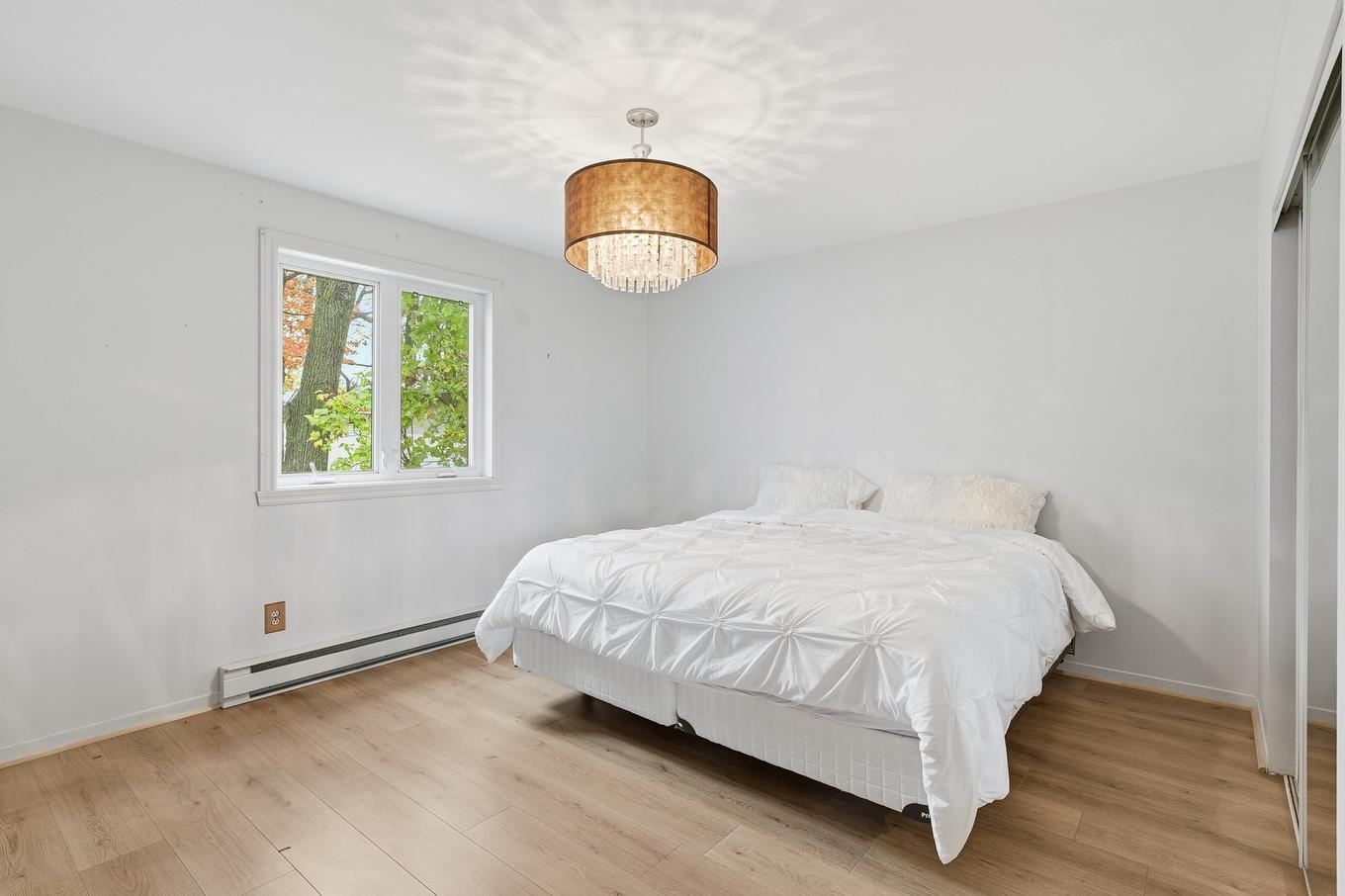 Primary bedroom - 44 Boul. De La Salette, Saint-Jérôme, QC - Indoor Photo Showing Bedroom