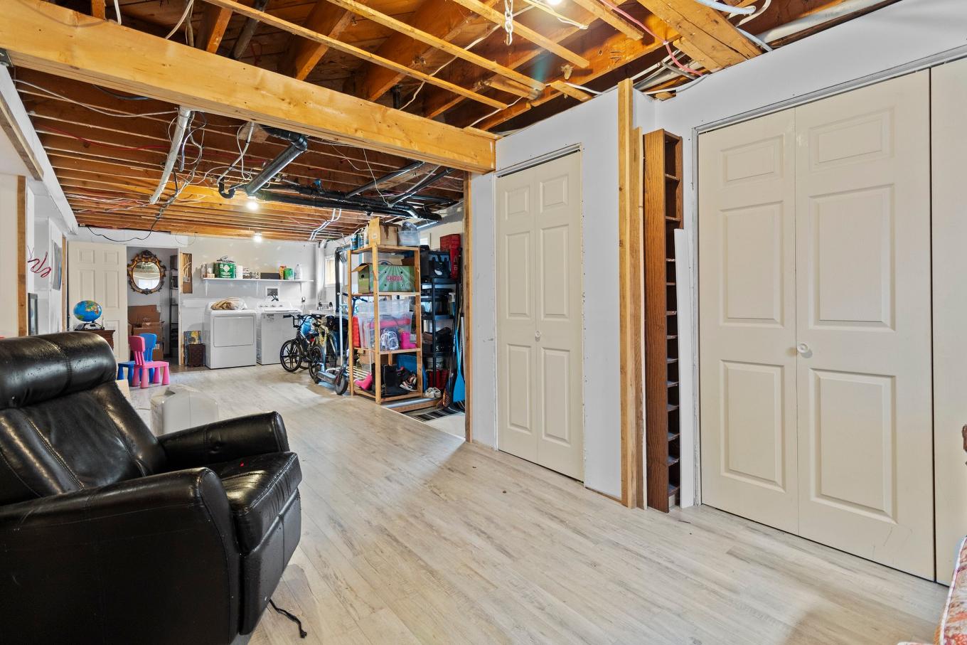 Salle familiale - 200 Rg St-Étienne, Saint-Placide, QC - Indoor Photo Showing Basement