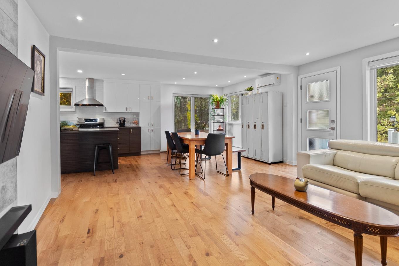 Salon - 200 Rg St-Étienne, Saint-Placide, QC - Indoor Photo Showing Living Room