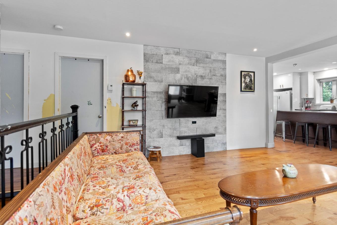 Salon - 200 Rg St-Étienne, Saint-Placide, QC - Indoor Photo Showing Living Room