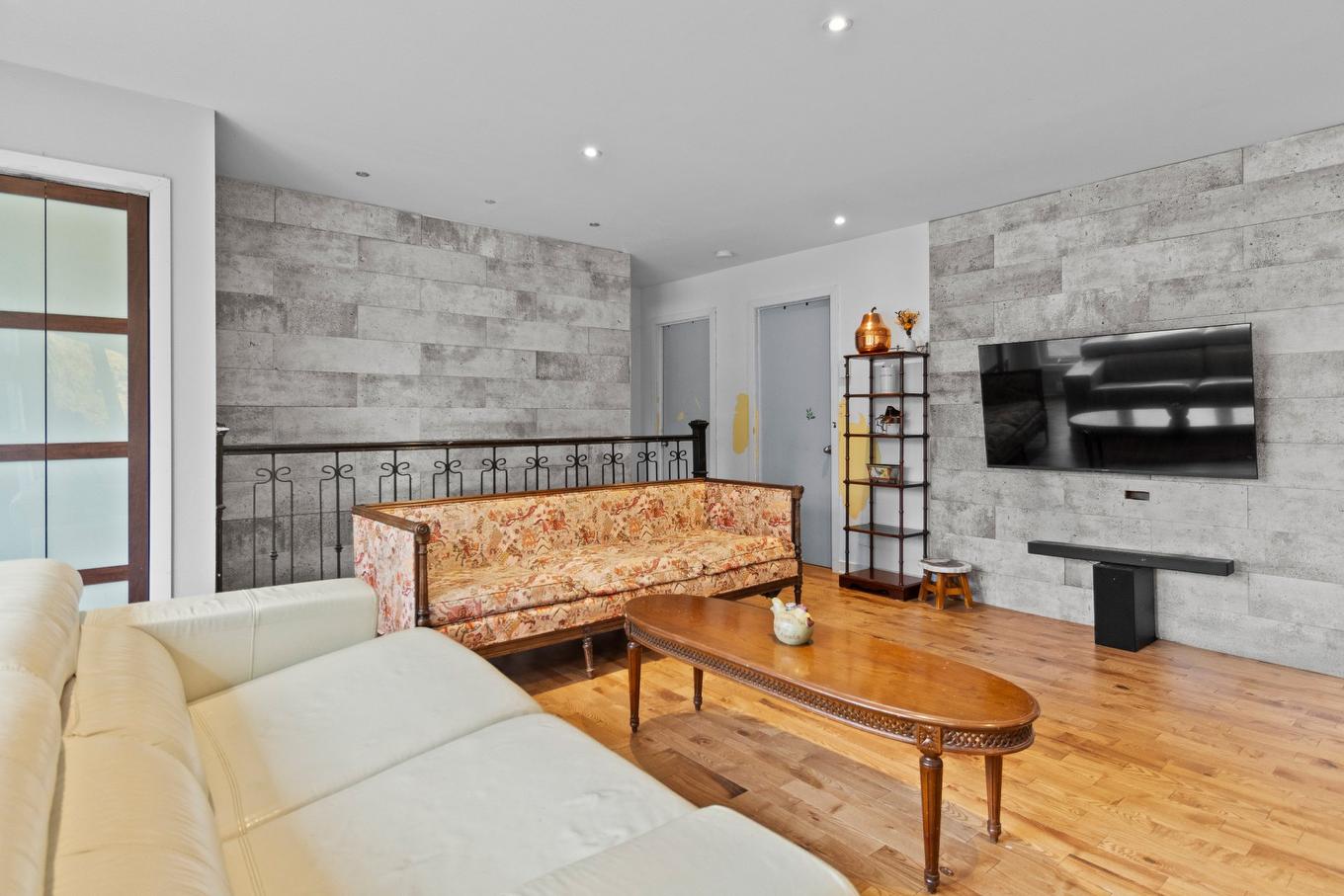 Salon - 200 Rg St-Étienne, Saint-Placide, QC - Indoor Photo Showing Living Room