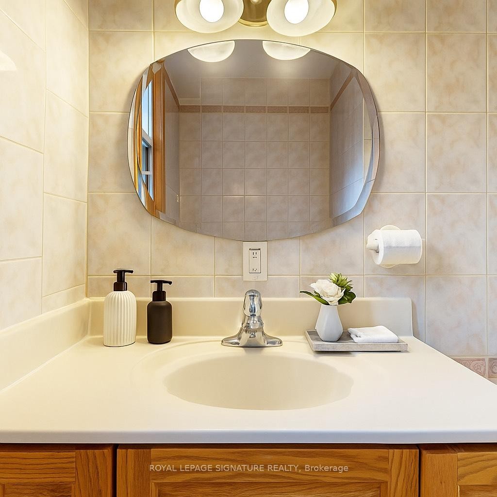 Upper-189 Beatrice Street, Toronto, ON - Indoor Photo Showing Bathroom