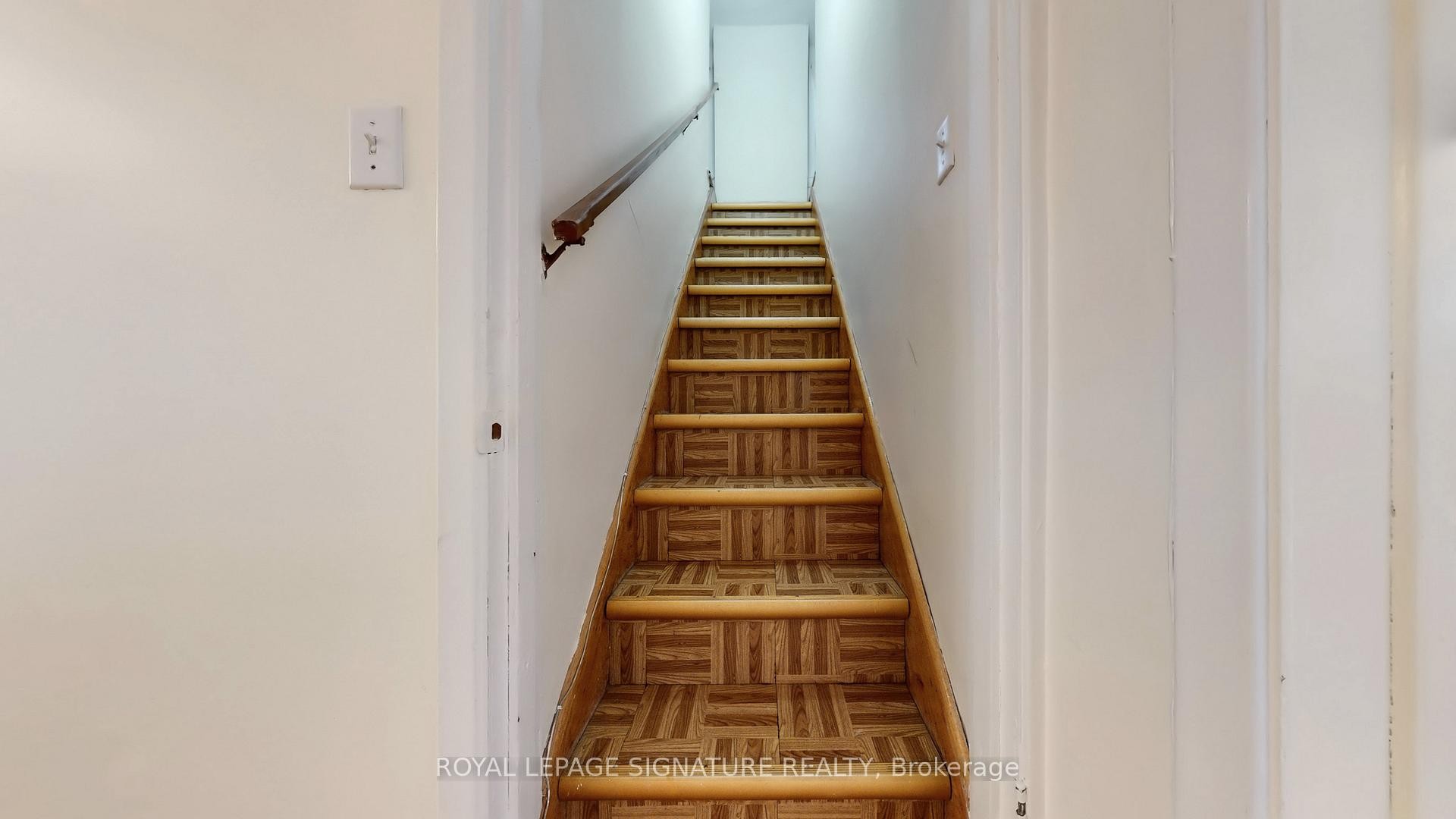 Upper-189 Beatrice Street, Toronto, ON - Indoor Photo Showing Other Room