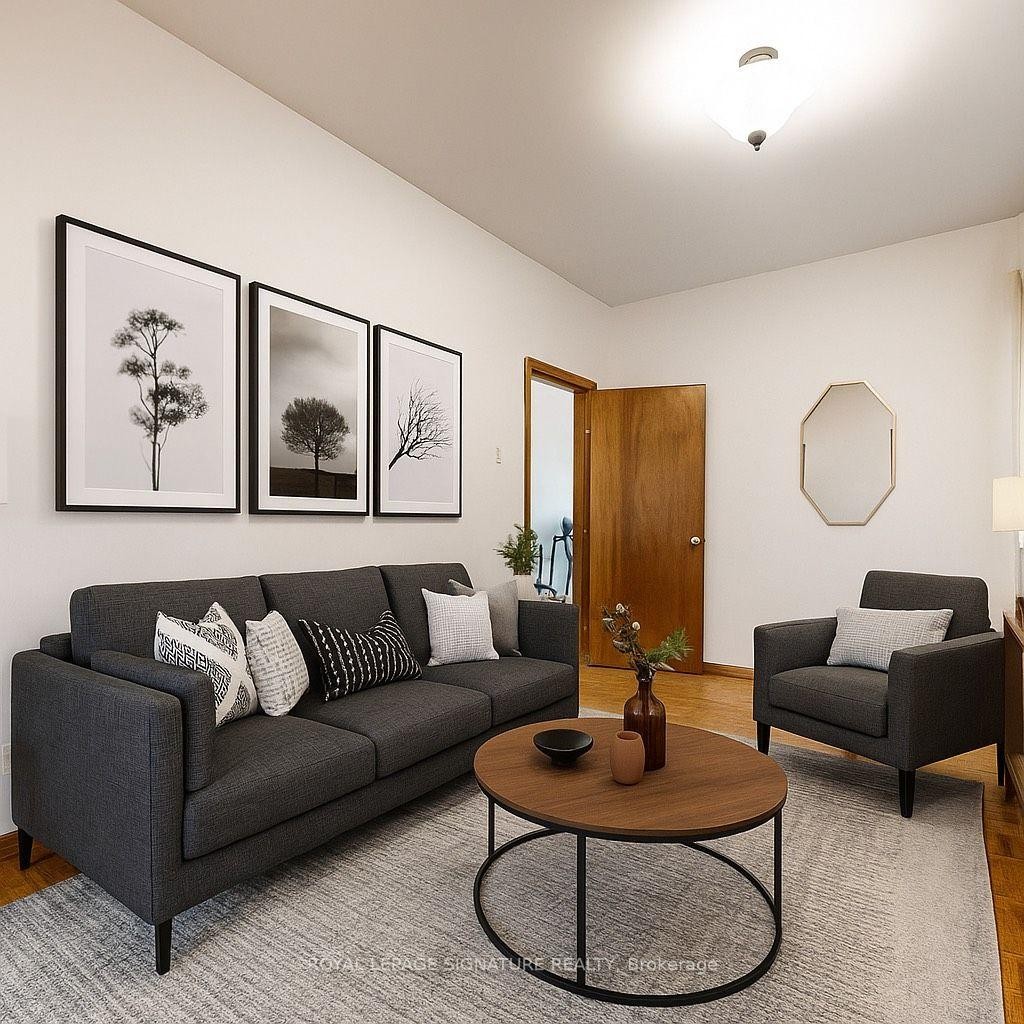 Main-189 Beatrice Street, Toronto, ON - Indoor Photo Showing Living Room
