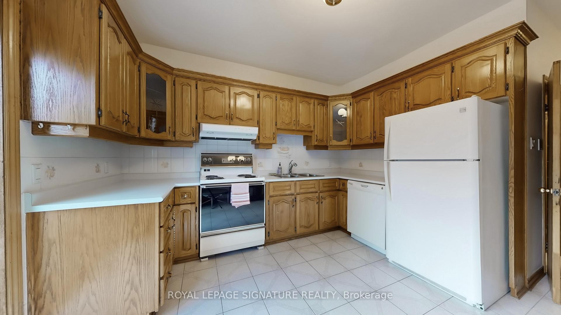 Main-189 Beatrice Street, Toronto, ON - Indoor Photo Showing Kitchen With Double Sink