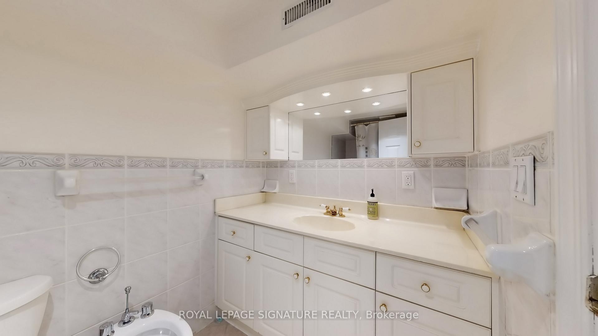 Main-189 Beatrice Street, Toronto, ON - Indoor Photo Showing Bathroom