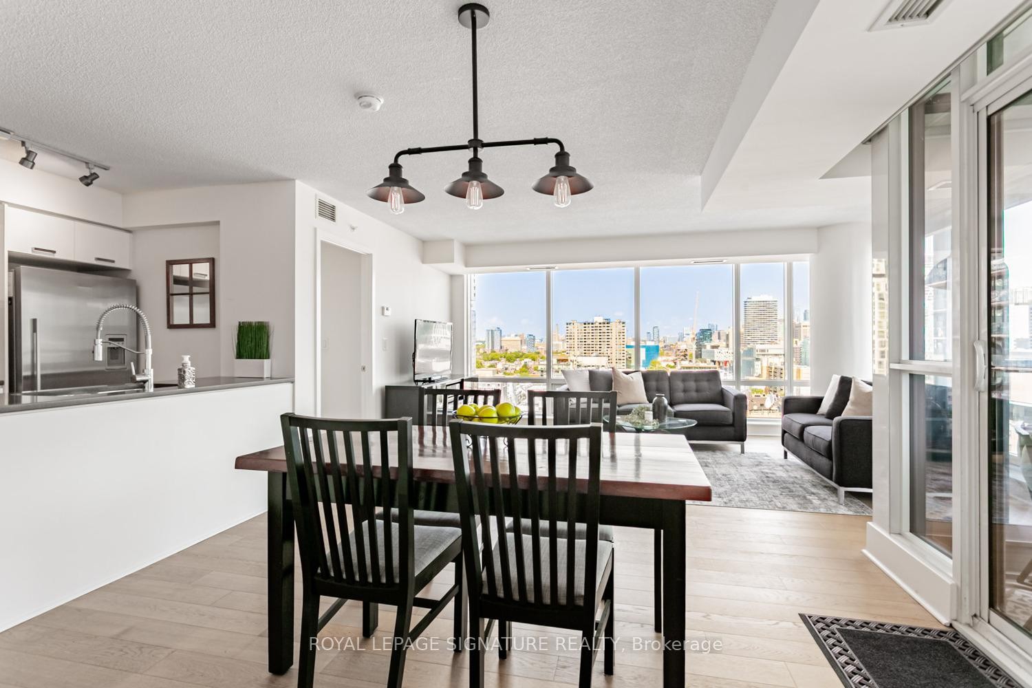 1804-295 Adelaide Street W, Toronto, ON - Indoor Photo Showing Dining Room