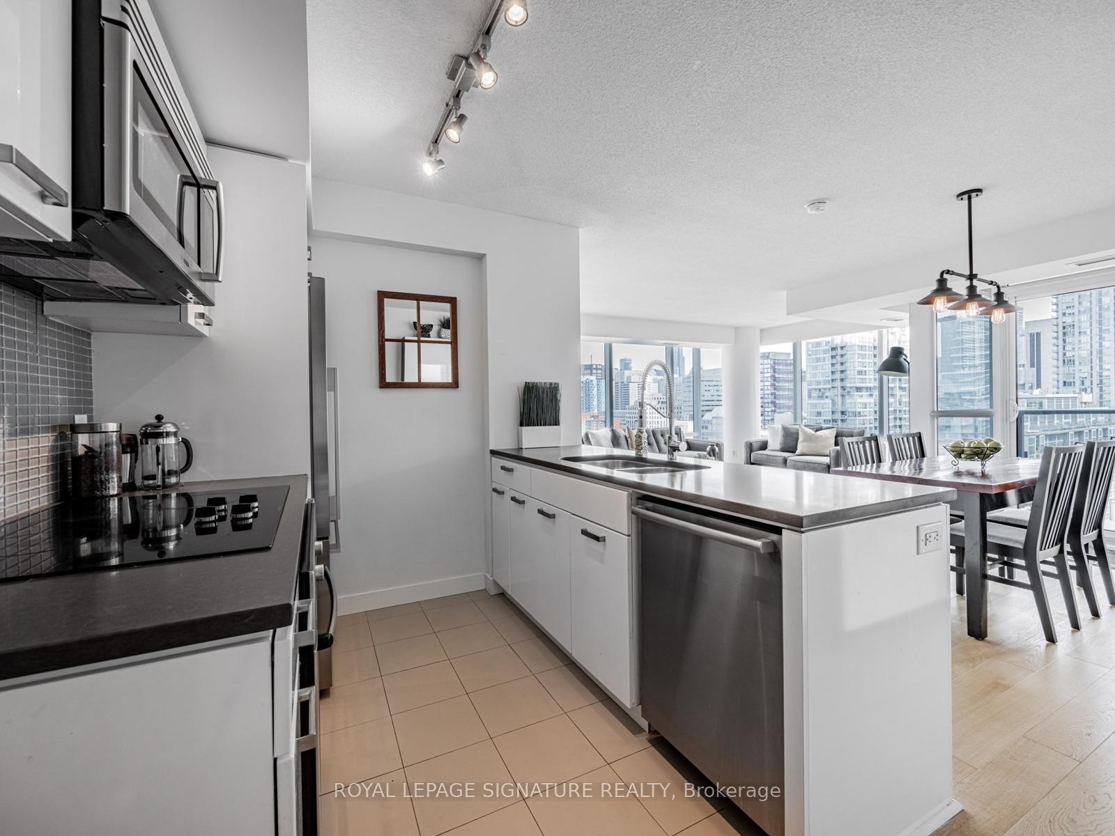1804-295 Adelaide Street W, Toronto, ON - Indoor Photo Showing Kitchen With Upgraded Kitchen