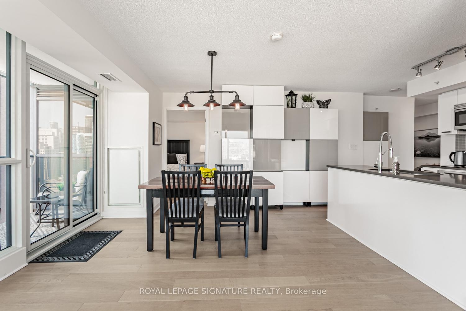 1804-295 Adelaide Street W, Toronto, ON - Indoor