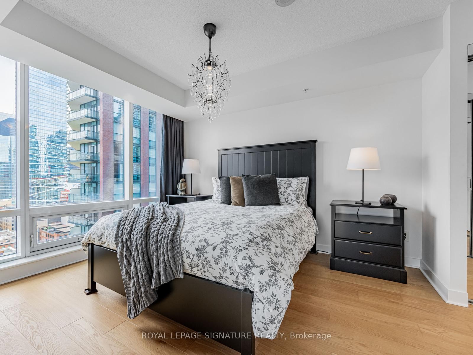 1804-295 Adelaide Street W, Toronto, ON - Indoor Photo Showing Bedroom