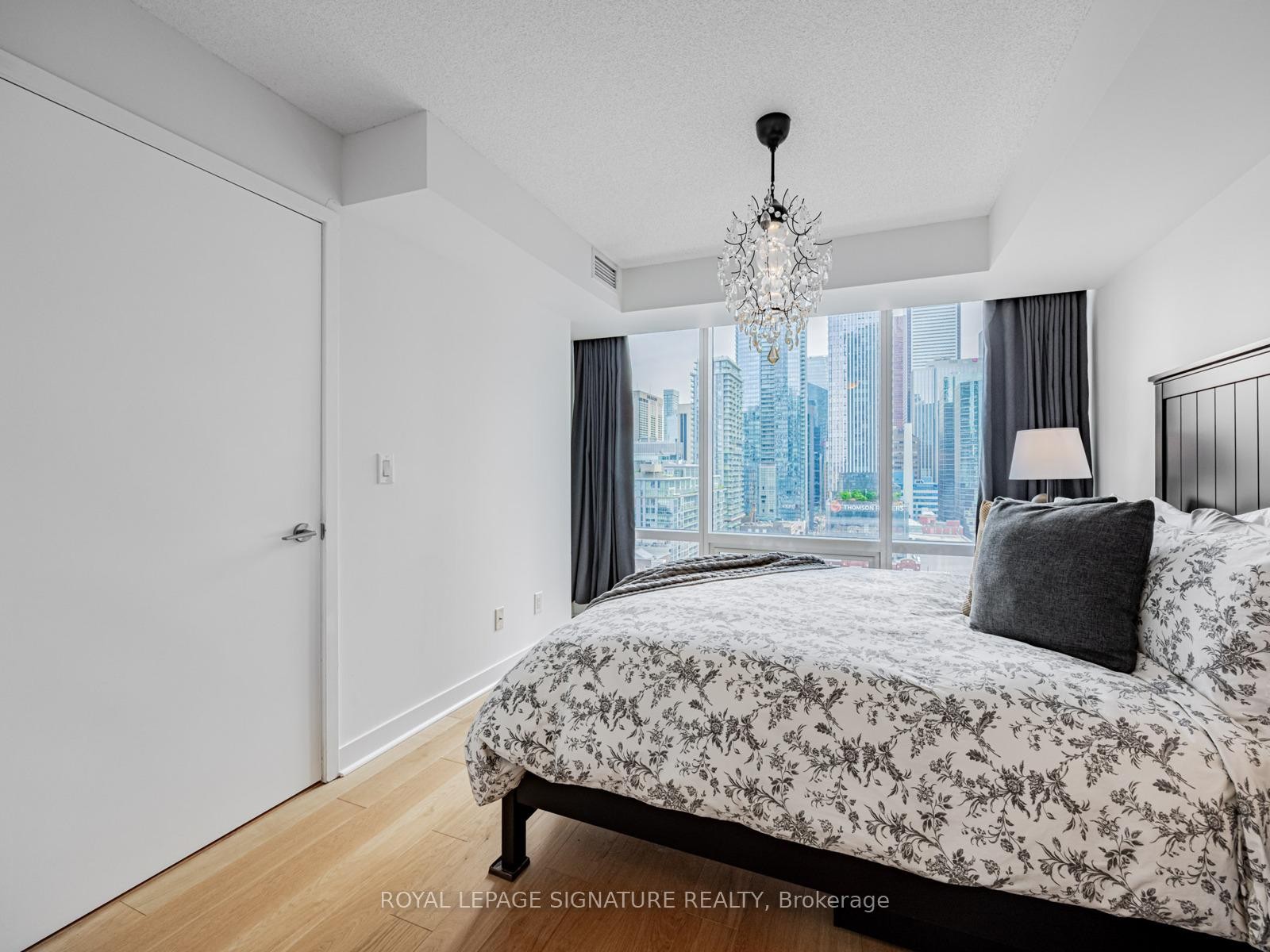 1804-295 Adelaide Street W, Toronto, ON - Indoor Photo Showing Bedroom