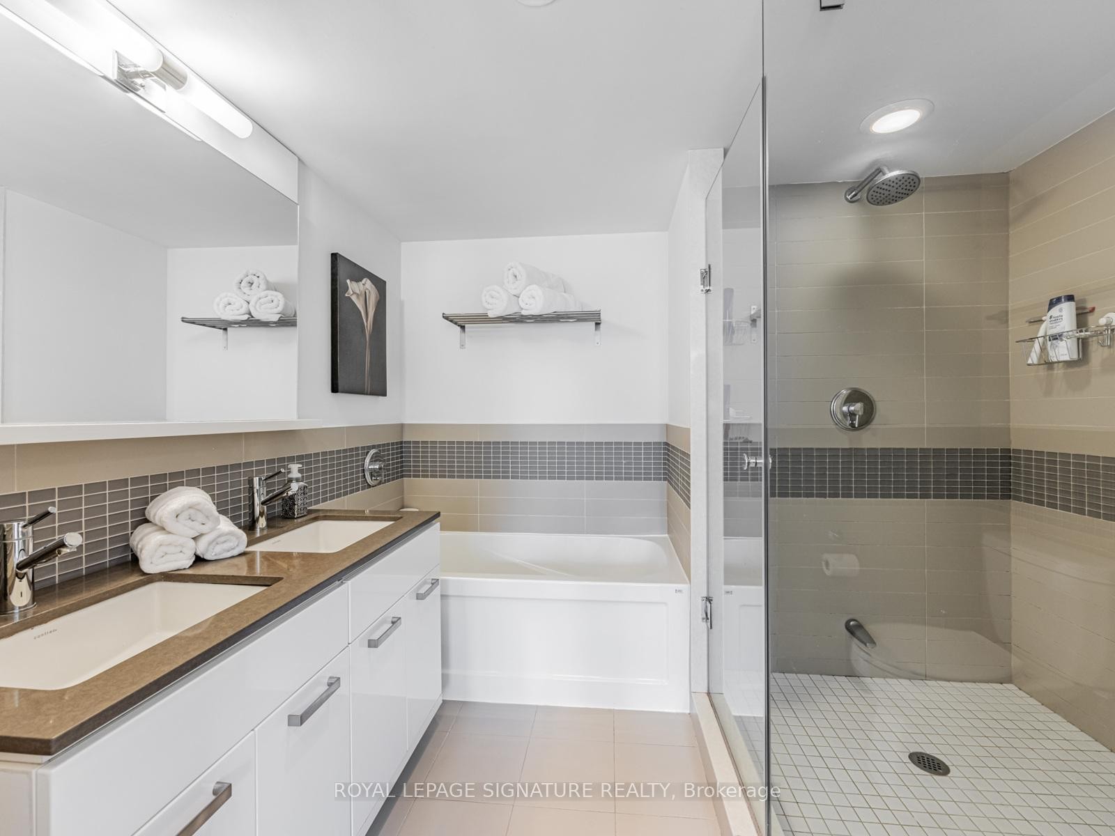 1804-295 Adelaide Street W, Toronto, ON - Indoor Photo Showing Bathroom