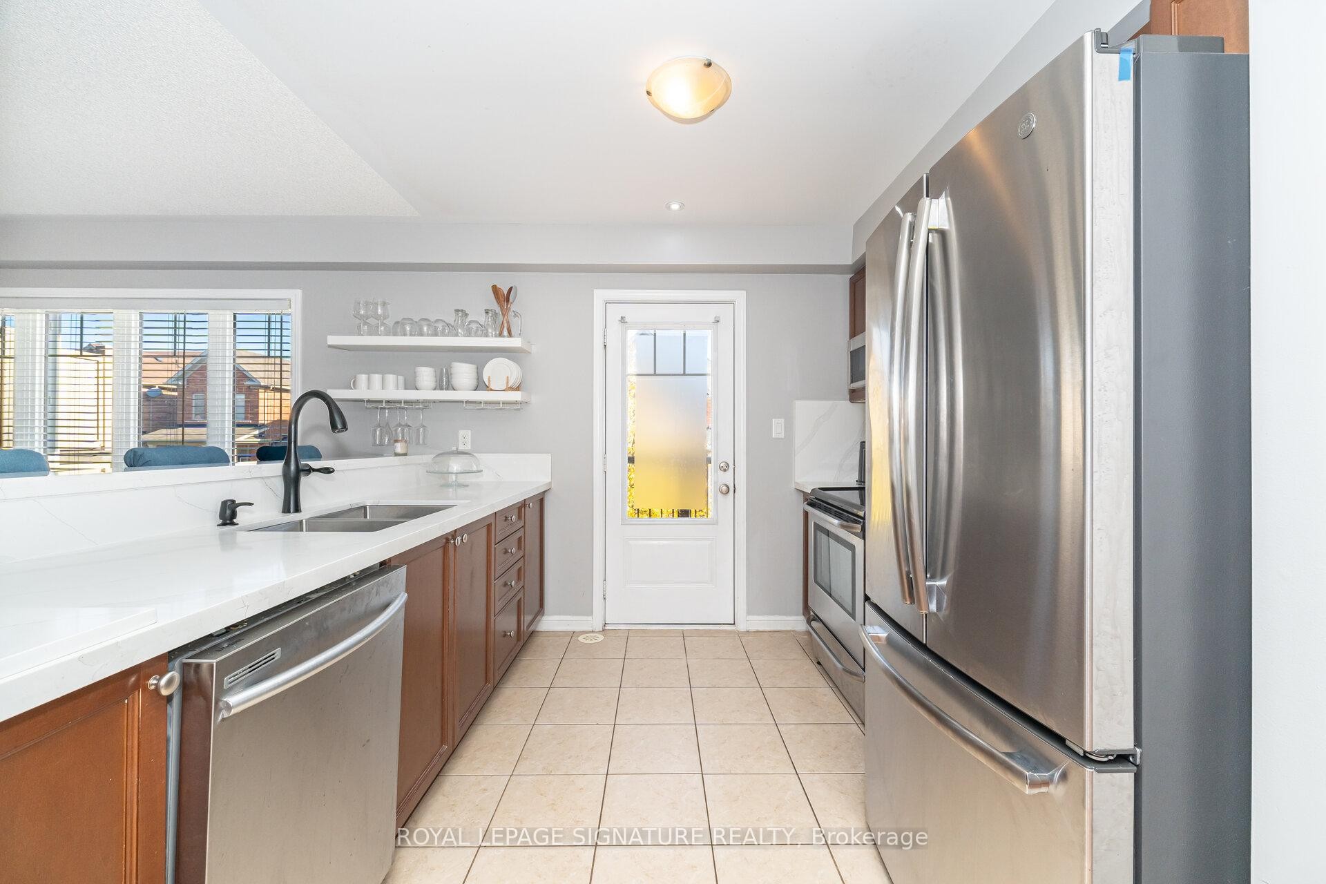 6 Baby Pointe Trail, Brampton, ON - Indoor Photo Showing Kitchen With Double Sink