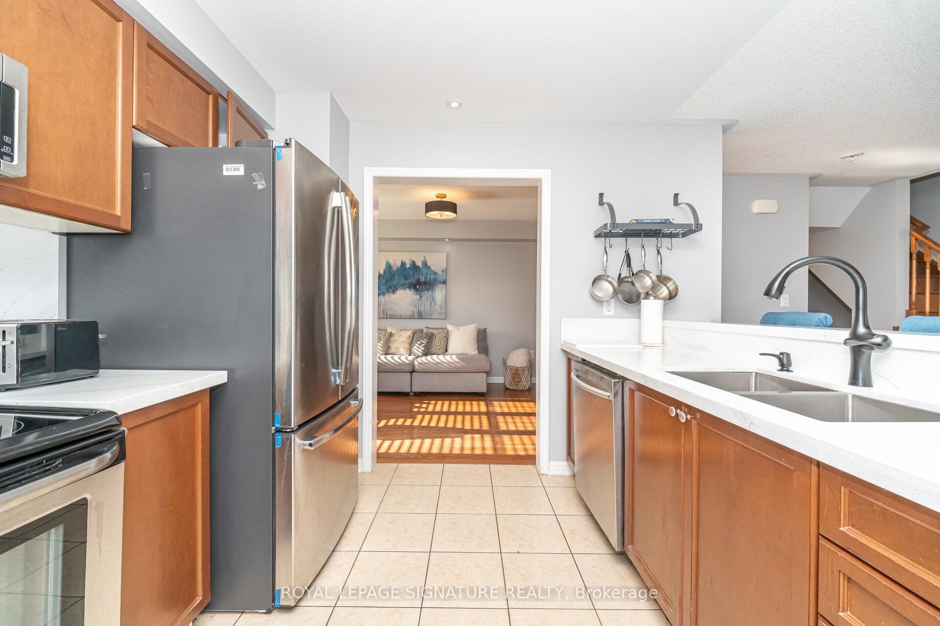 6 Baby Pointe Trail, Brampton, ON - Indoor Photo Showing Kitchen With Double Sink