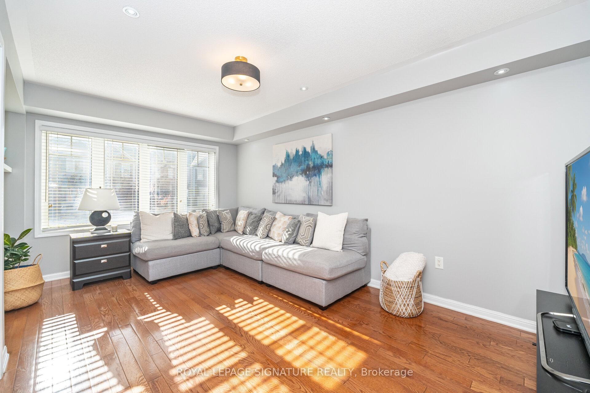 6 Baby Pointe Trail, Brampton, ON - Indoor Photo Showing Living Room