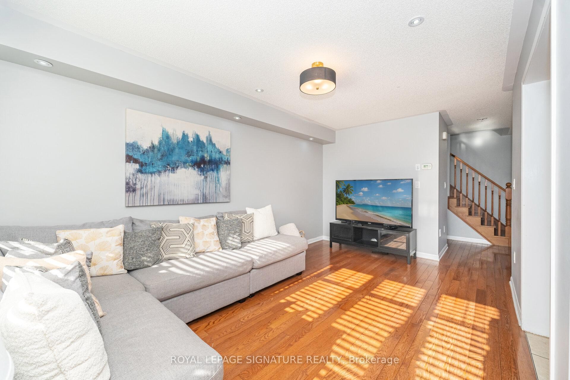 6 Baby Pointe Trail, Brampton, ON - Indoor Photo Showing Living Room