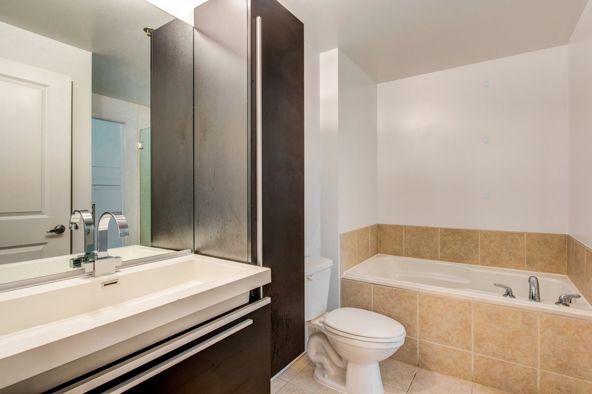 Salle de bains - 708-651 Rue De La Montagne, Montréal (Ville-Marie), QC - Indoor Photo Showing Bathroom