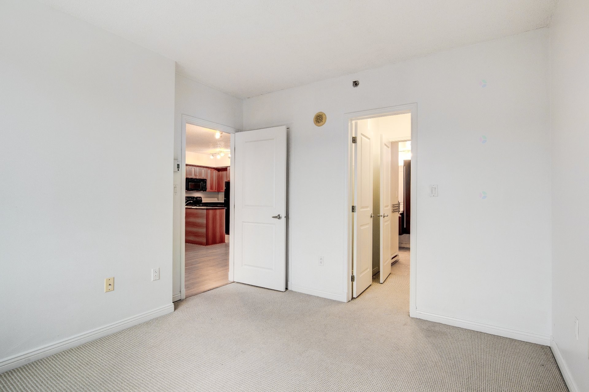 Chambre à coucher - 708-651 Rue De La Montagne, Montréal (Ville-Marie), QC - Indoor Photo Showing Other Room