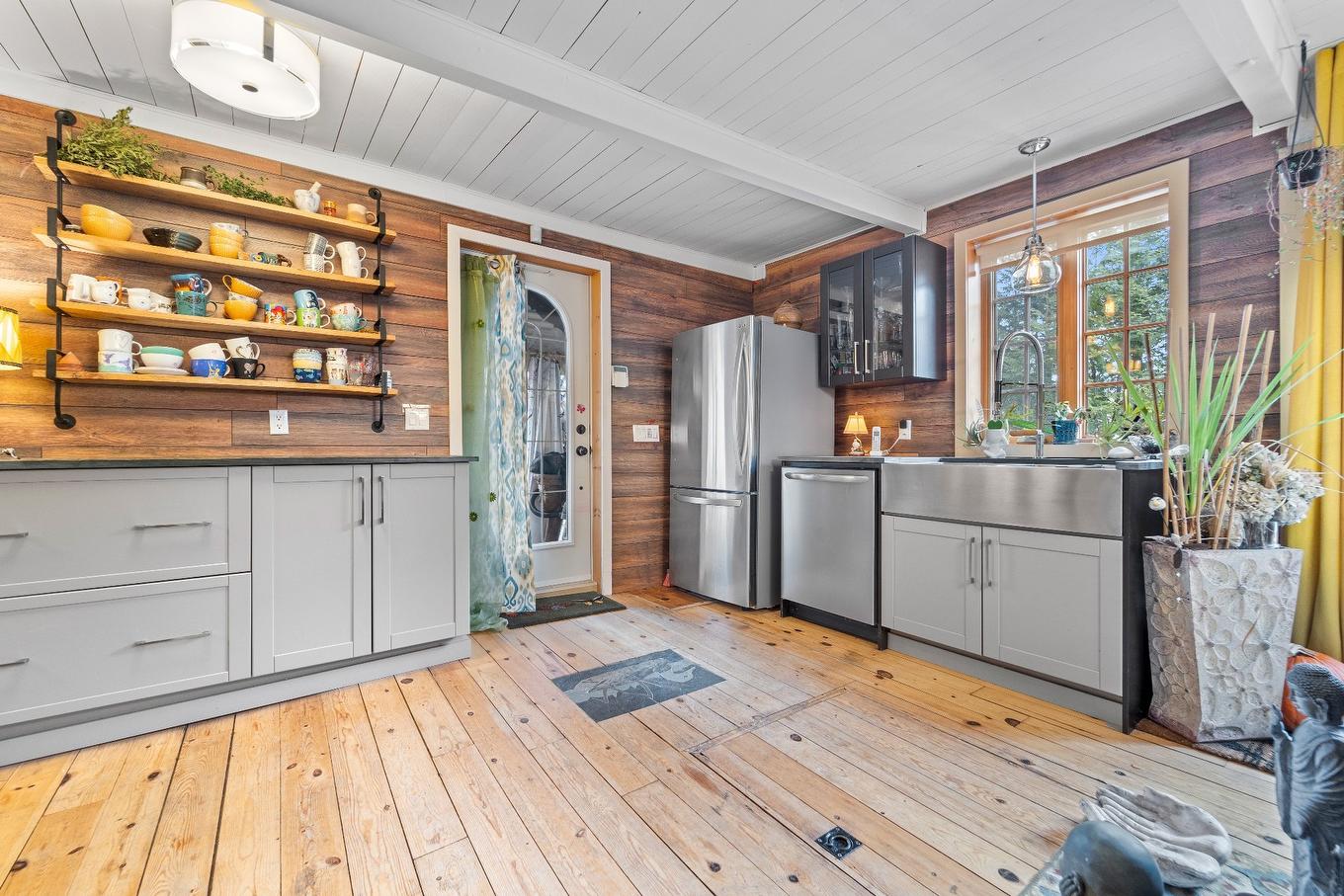 Cuisine - 1595 Ch. Du Lac-Des-Becs-Scie O., Saint-Sauveur, QC -