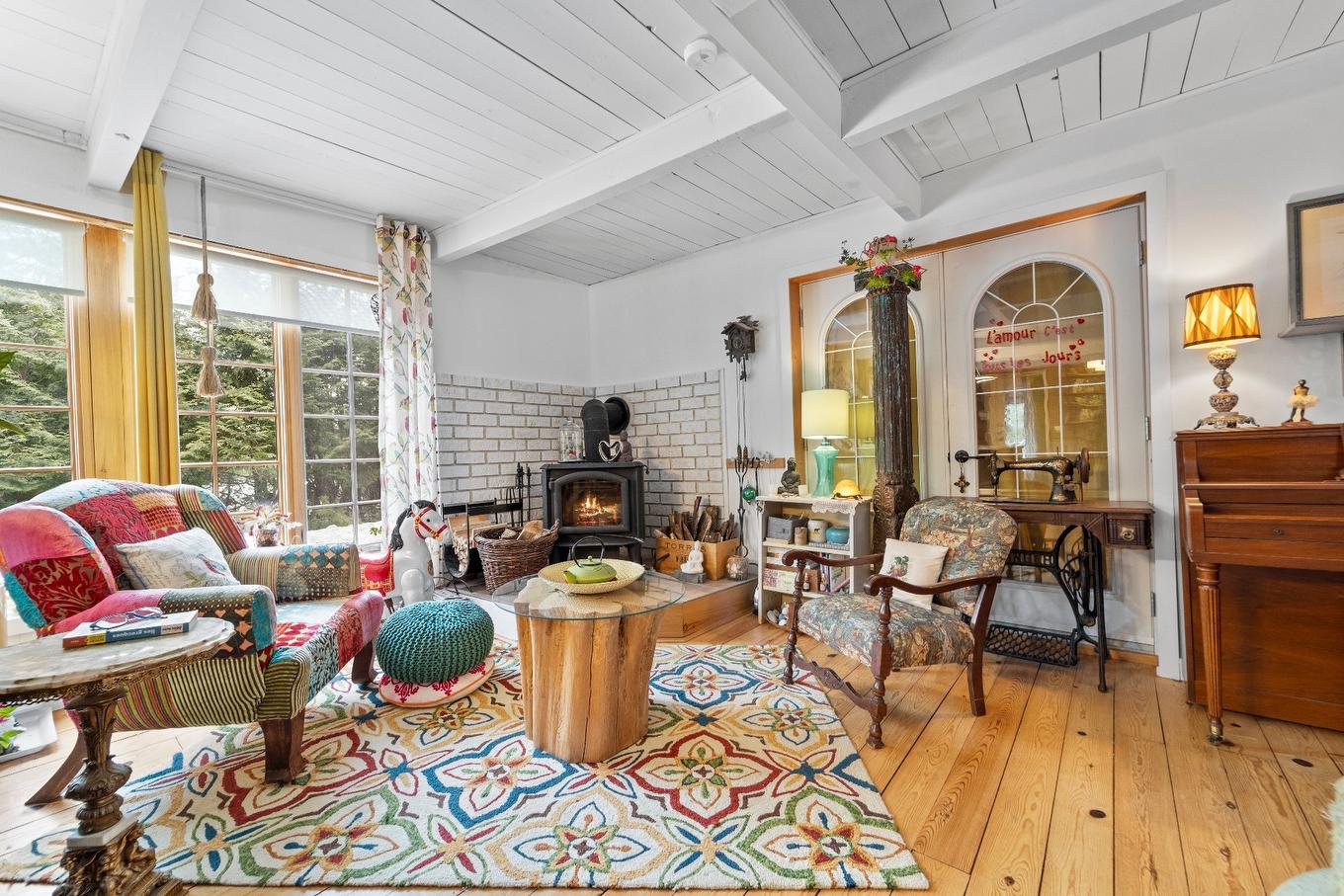 Salon - 1595 Ch. Du Lac-Des-Becs-Scie O., Saint-Sauveur, QC - Indoor With Fireplace