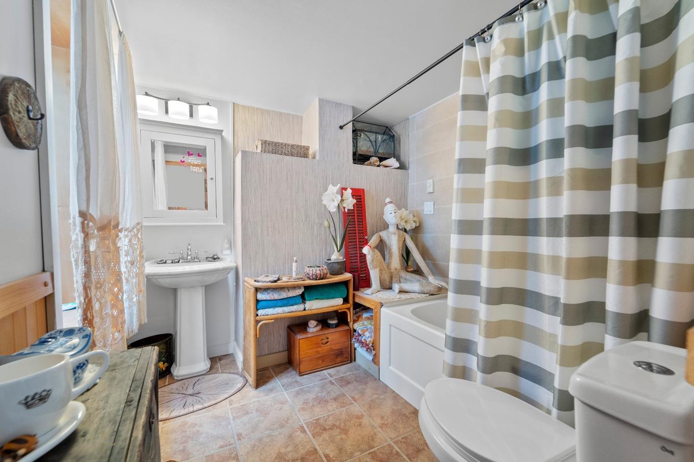 Salle de bains - 1595 Ch. Du Lac-Des-Becs-Scie O., Saint-Sauveur, QC - Indoor Photo Showing Bathroom