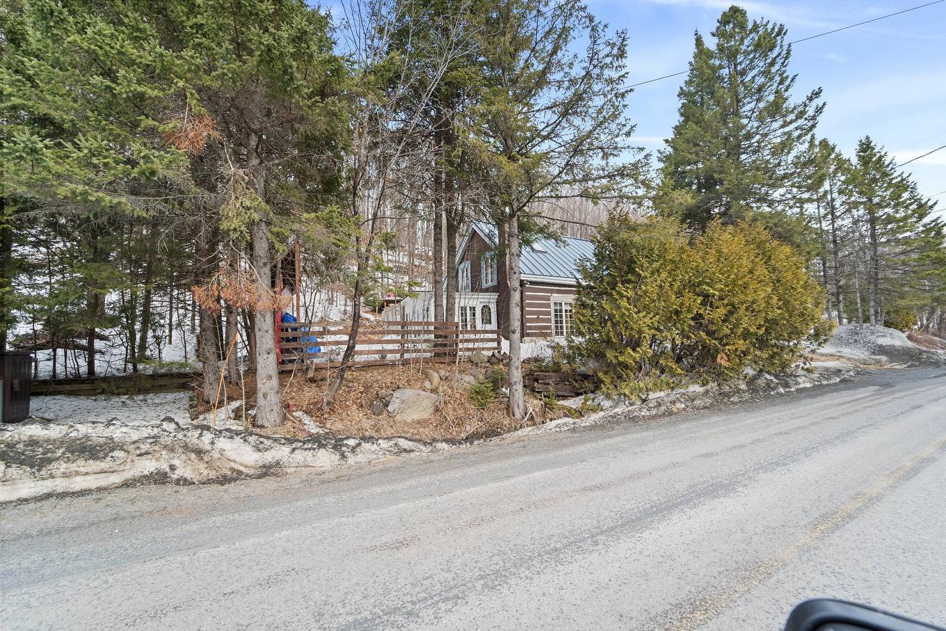 Façade - 1595 Ch. Du Lac-Des-Becs-Scie O., Saint-Sauveur, QC - Outdoor