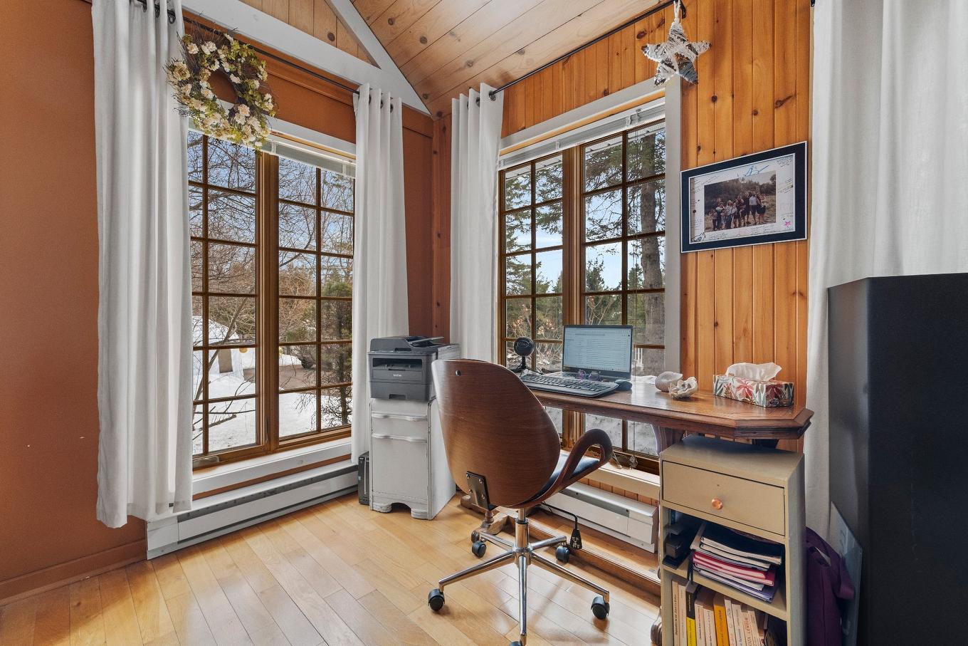 Bureau - 1595 Ch. Du Lac-Des-Becs-Scie O., Saint-Sauveur, QC - Indoor Photo Showing Office