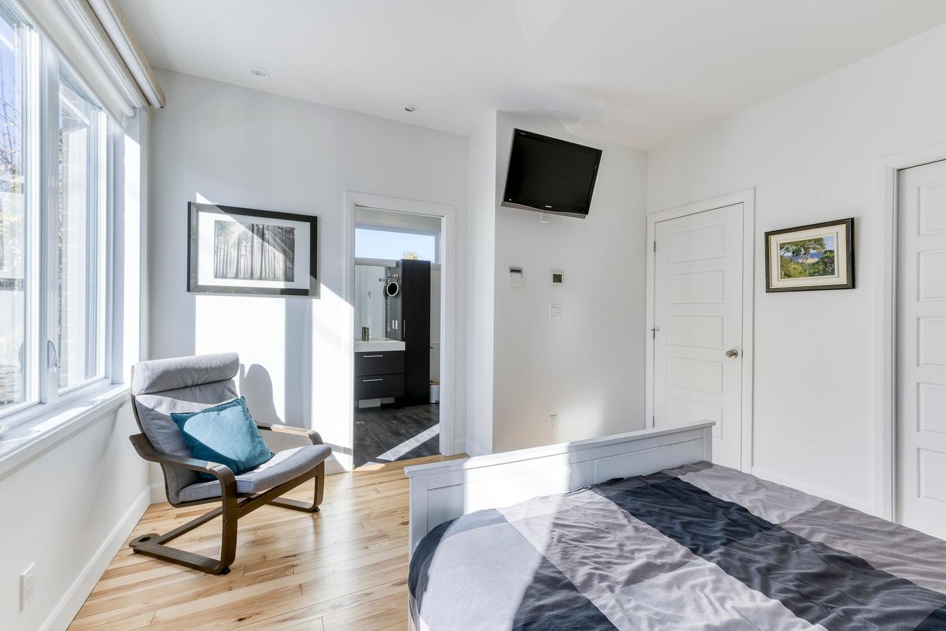 Chambre à coucher principale - 1883 Rue Honoré-Beaugrand, Montréal (Mercier/Hochelaga-Maisonneuve), QC - Indoor Photo Showing Bedroom