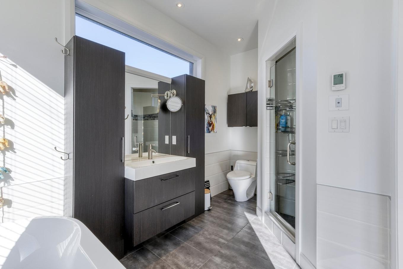 Salle de bains attenante à la CCP - 1883 Rue Honoré-Beaugrand, Montréal (Mercier/Hochelaga-Maisonneuve), QC - Indoor Photo Showing Bathroom