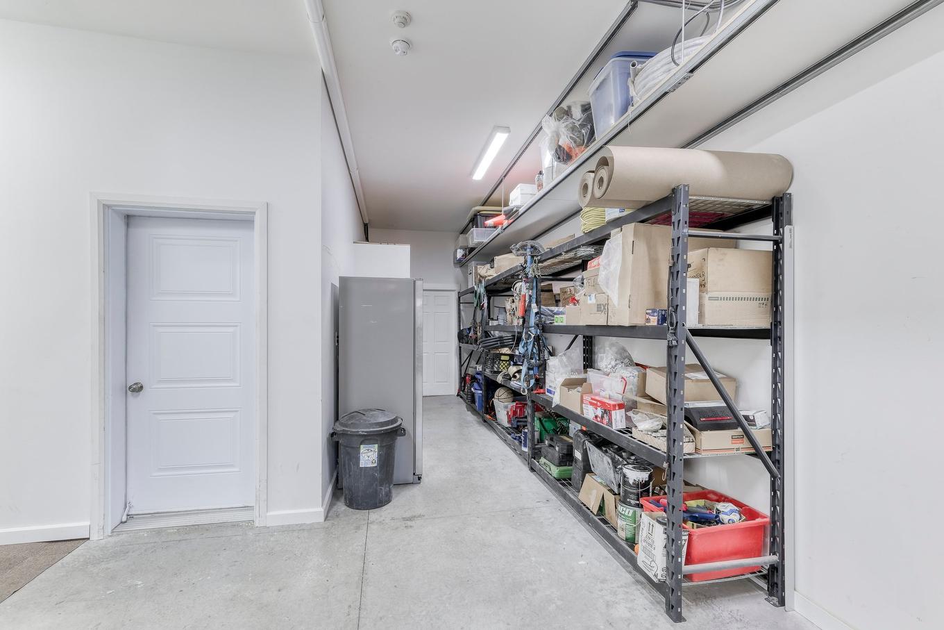 Garage - 1883 Rue Honoré-Beaugrand, Montréal (Mercier/Hochelaga-Maisonneuve), QC - Indoor Photo Showing Other Room