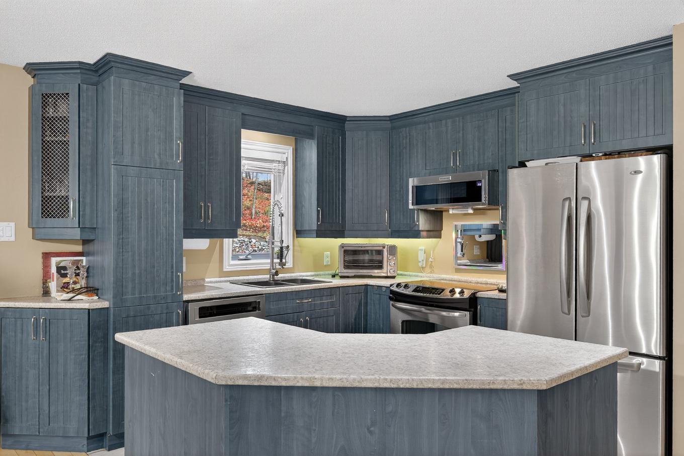 Cuisine - 21 Ch. Guindon, Lochaber-Partie-Ouest, QC - Indoor Photo Showing Kitchen With Double Sink With Upgraded Kitchen