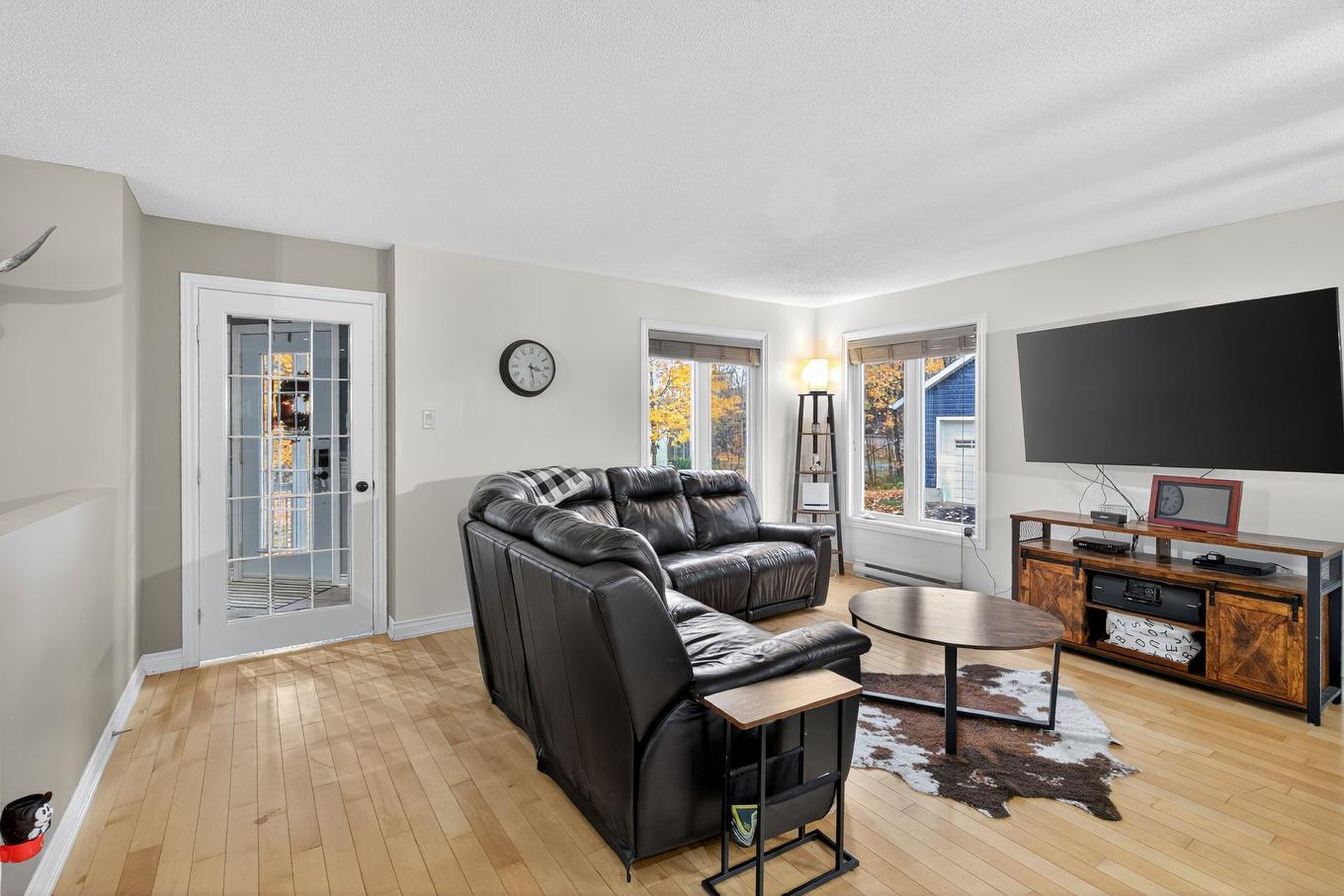 Salon - 21 Ch. Guindon, Lochaber-Partie-Ouest, QC - Indoor Photo Showing Living Room