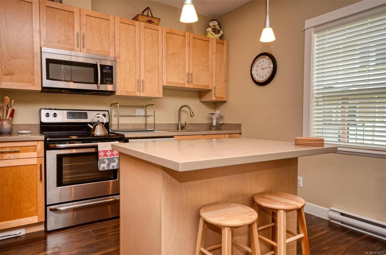 992 Dunford Ave, Langford, BC