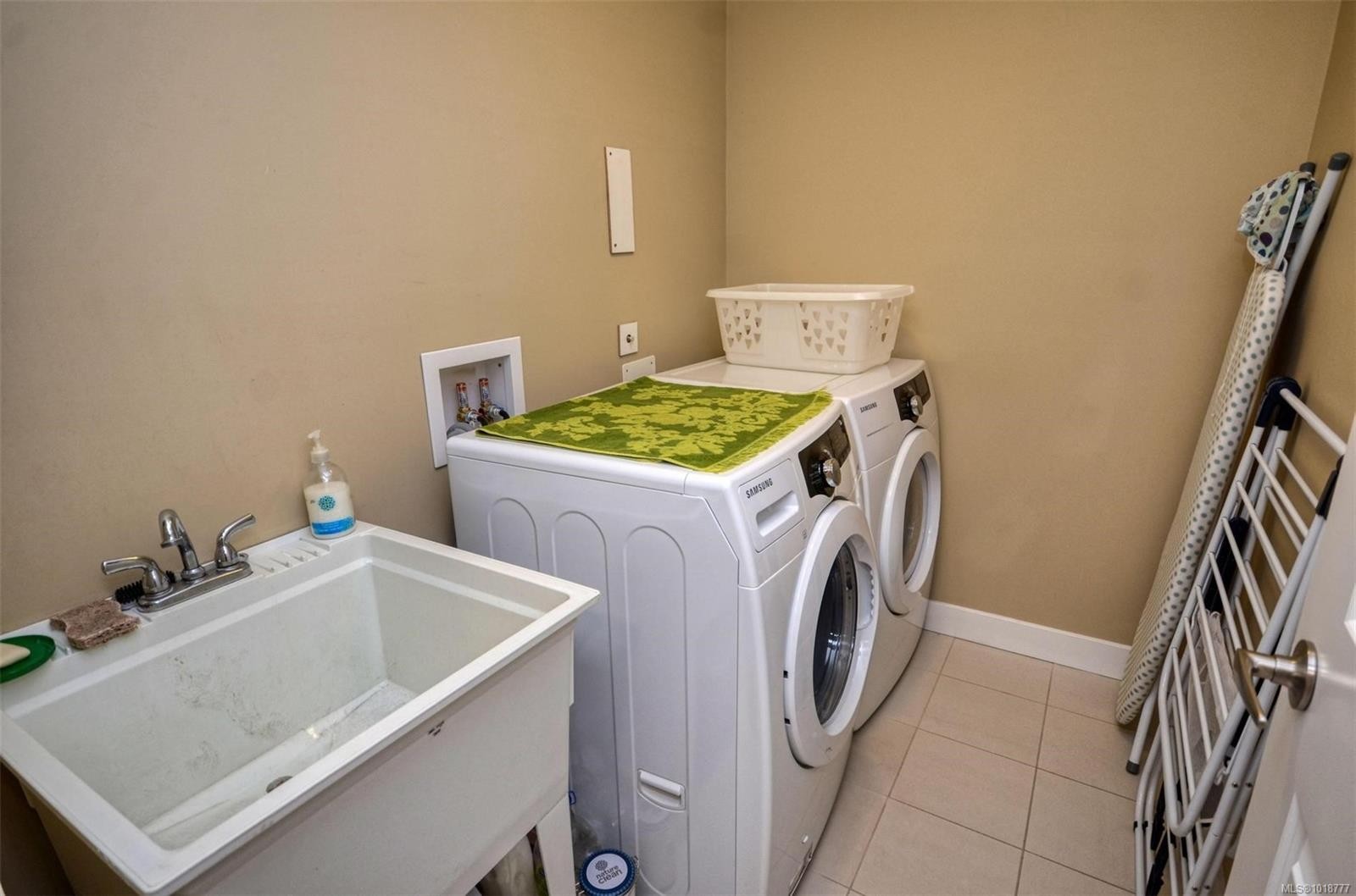 992 Dunford Ave, Langford, BC